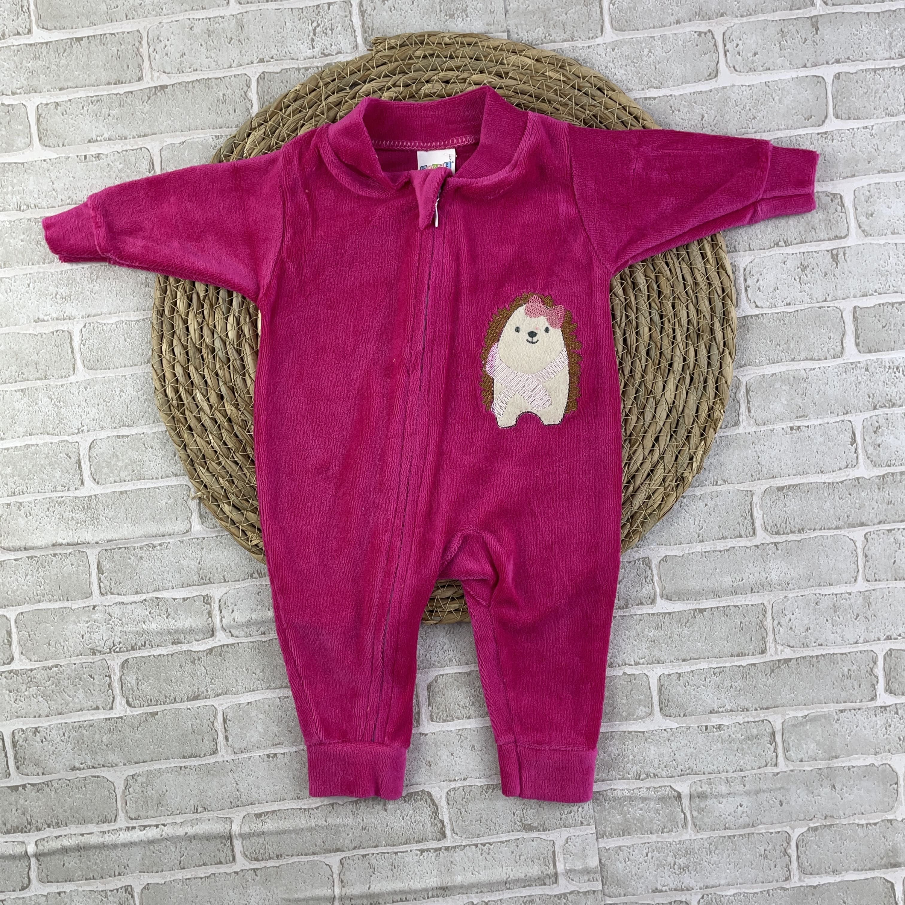Macacão Bebê Plush Gente Miúda Bordado com Zíper Confortável Infantil