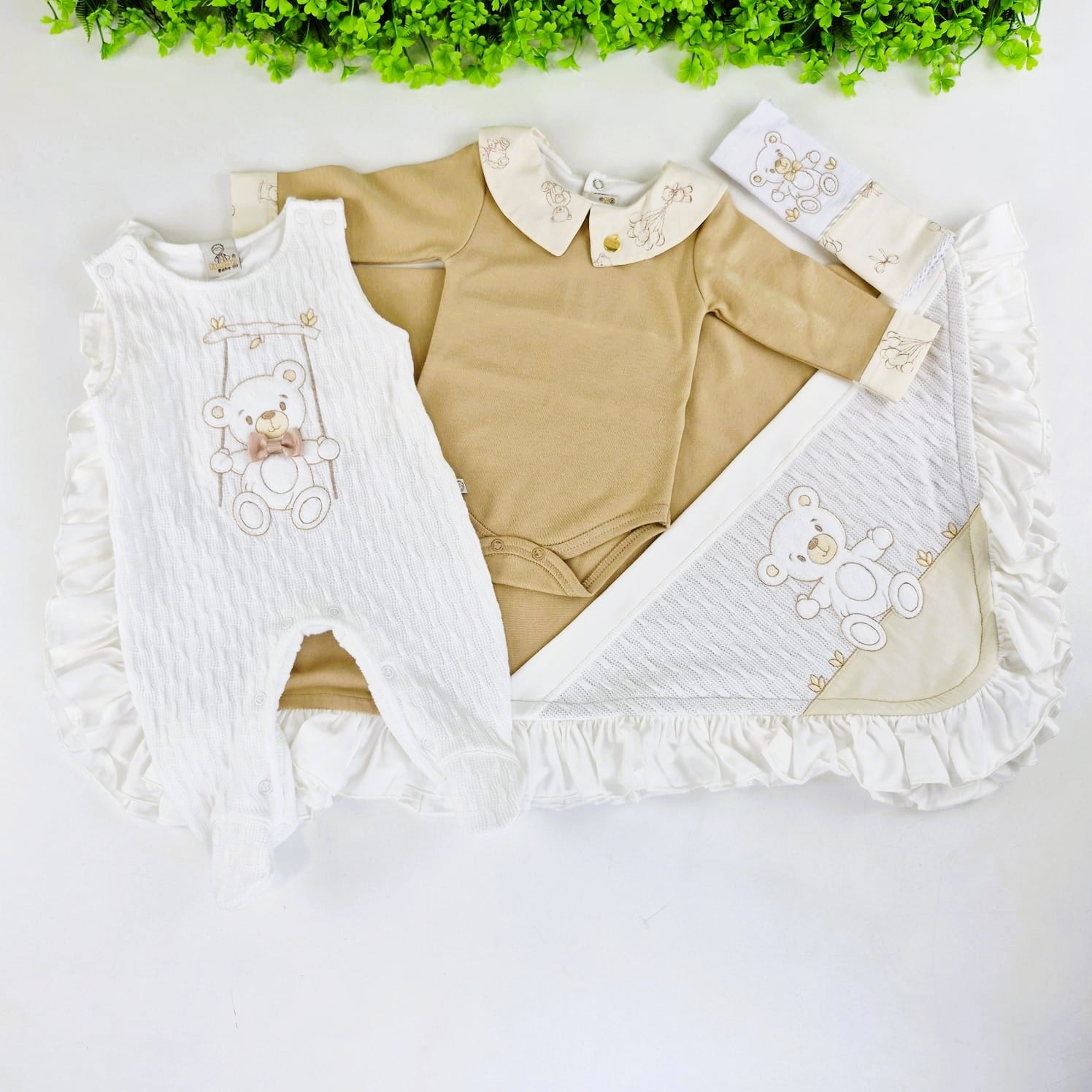 Saída de Maternidade Pipoquinhas Baby Tricot Everest Urso no Balanço 4 Peças - Conforto e Encanto Lúdico para o Príncipe