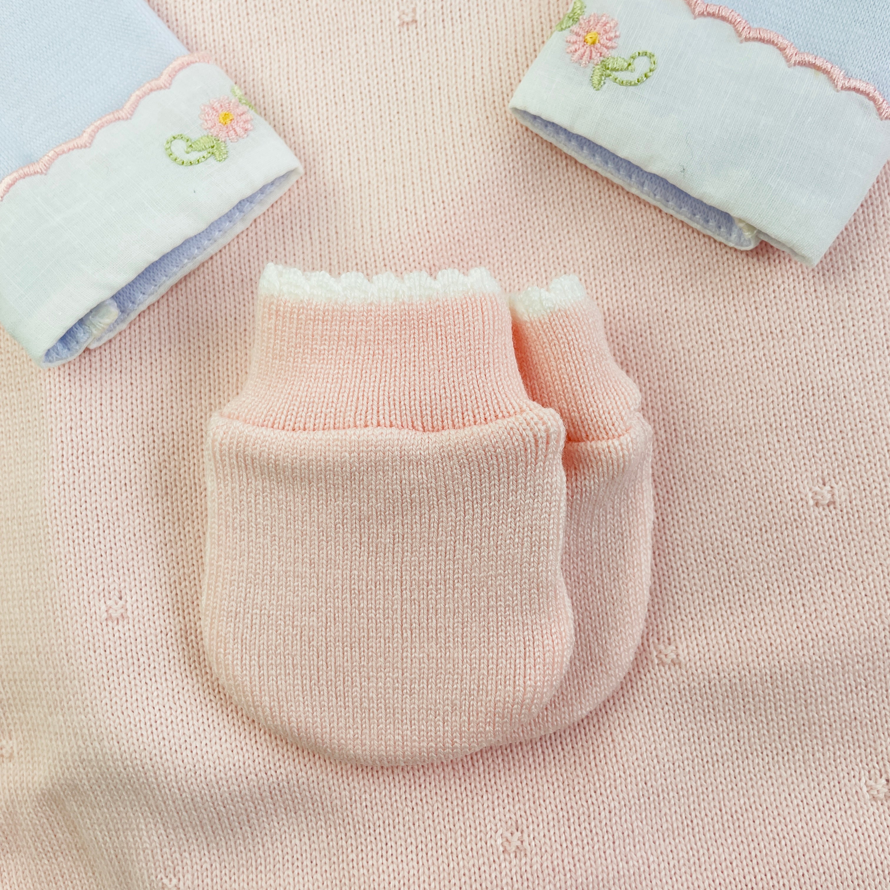 Saida De Maternidade Sanches Baby Bordada Em Tricot 6 Peças