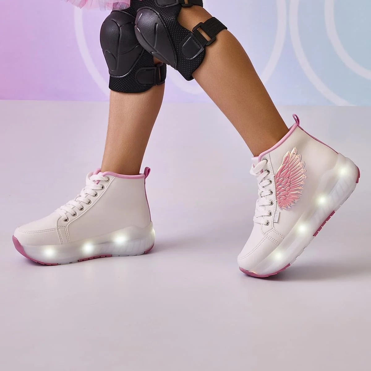 Tênis Infantil Menina Pampili Fly Cano Médio Rodinhas Led Asas 3D