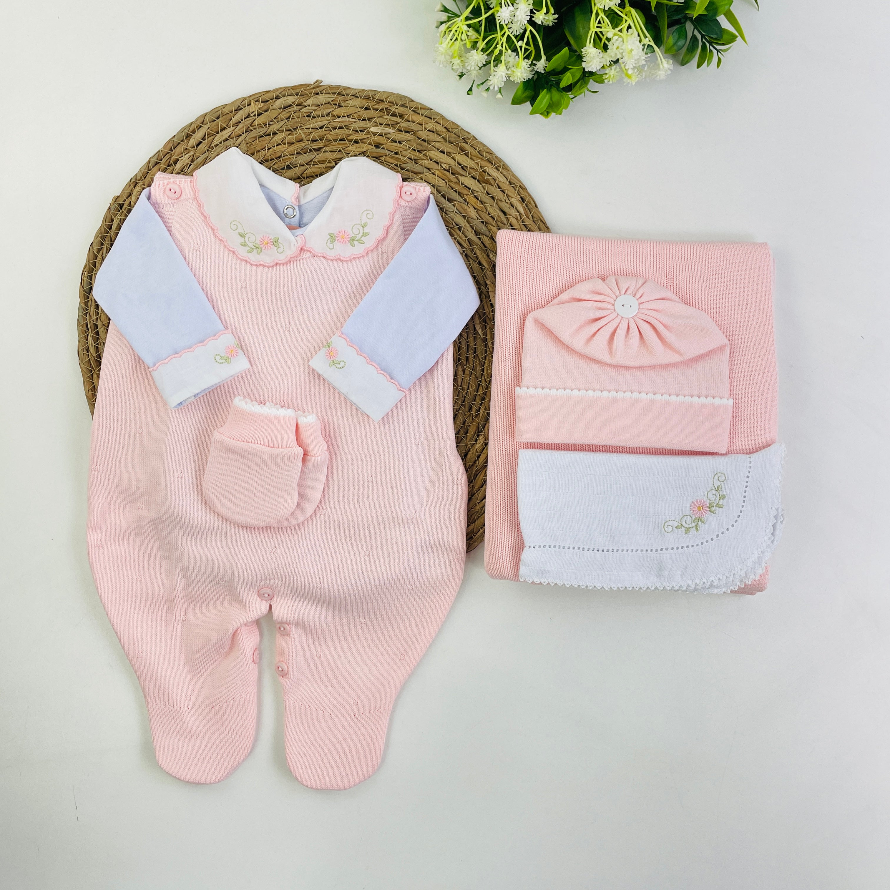 Saida De Maternidade Sanches Baby Bordada Em Tricot 6 Peças