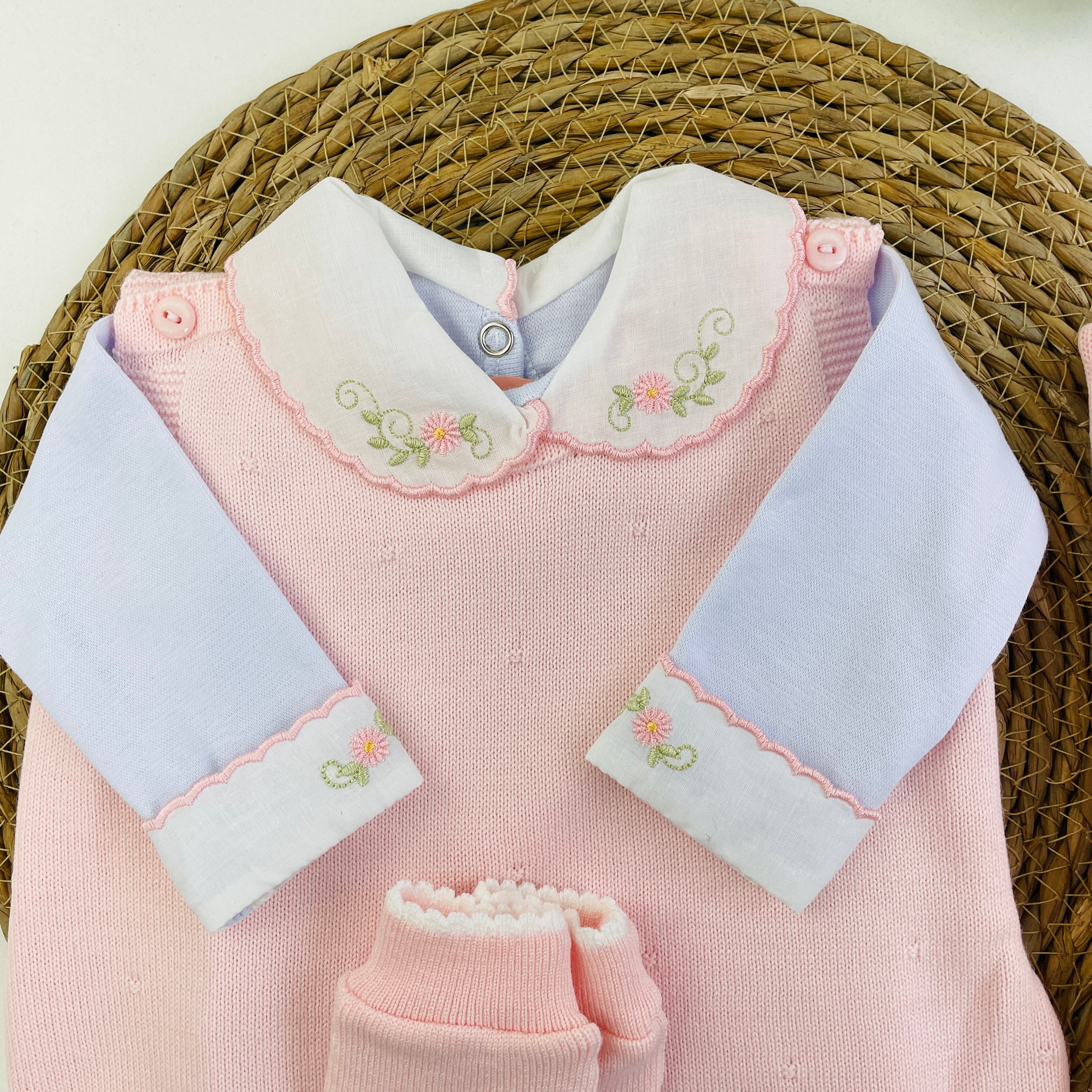 Saida De Maternidade Sanches Baby Bordada Em Tricot 6 Peças