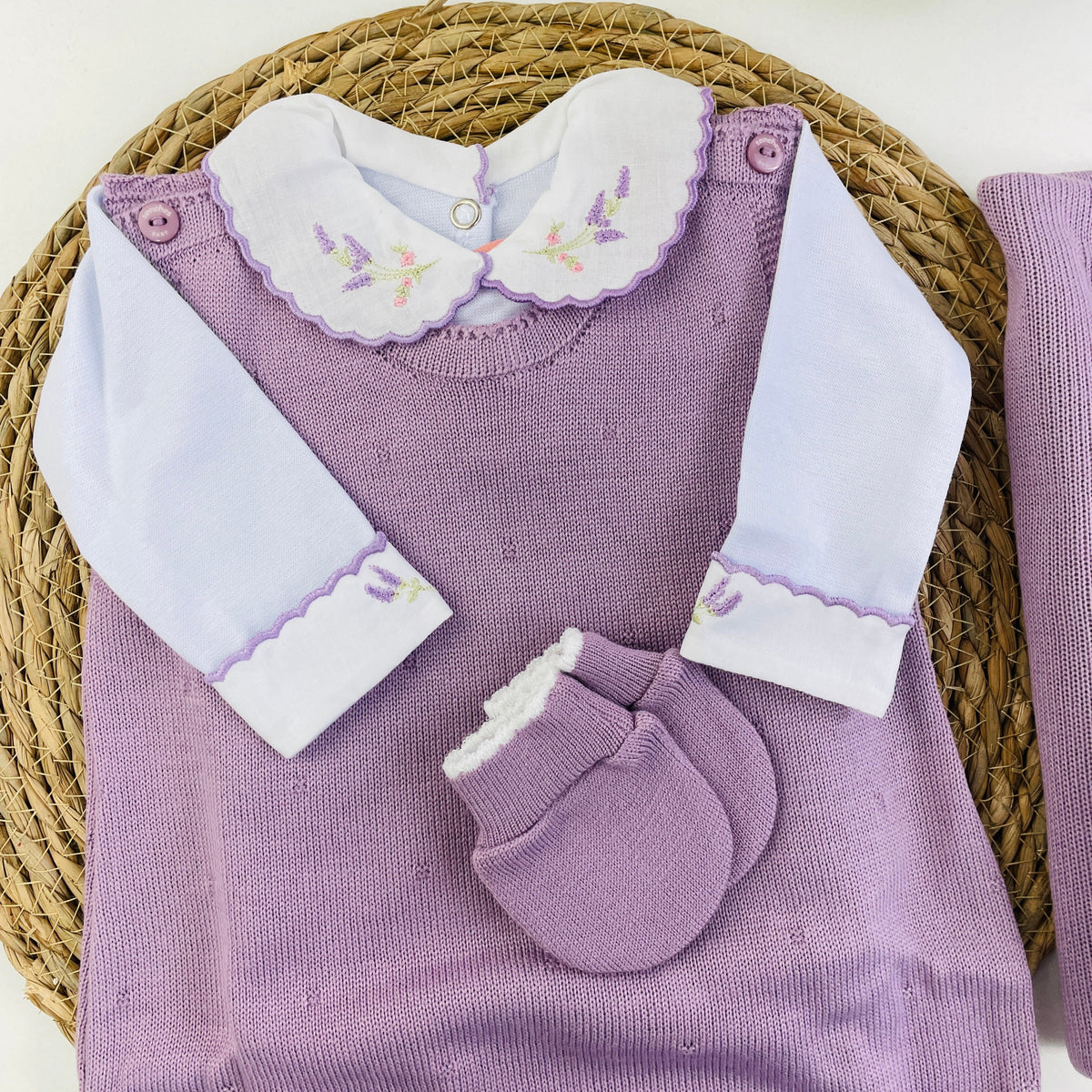 Saida De Maternidade Sanches Baby Bordada Em Tricot 6 Peças