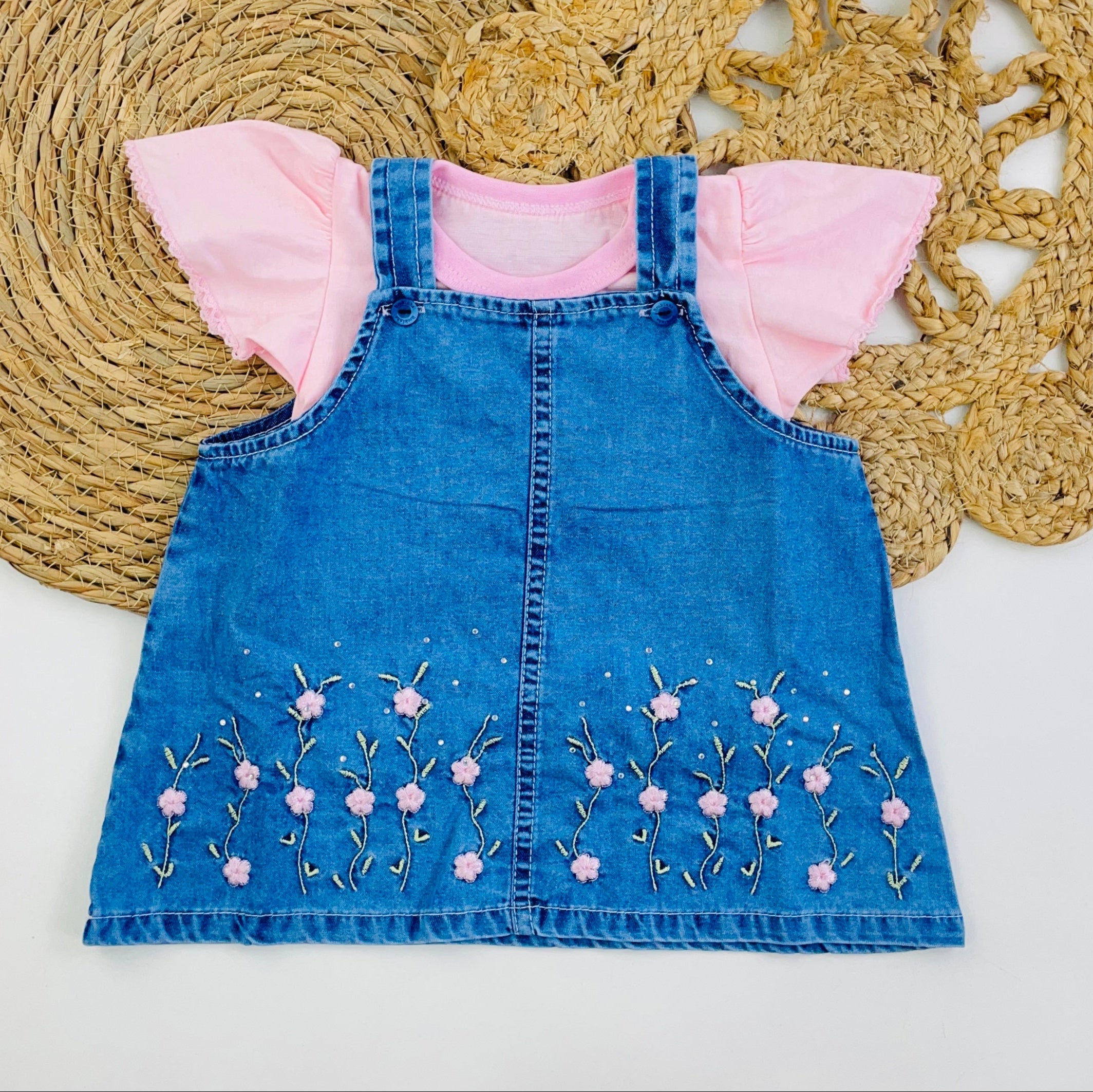 Jardineira Brokinha Jeans Jardim