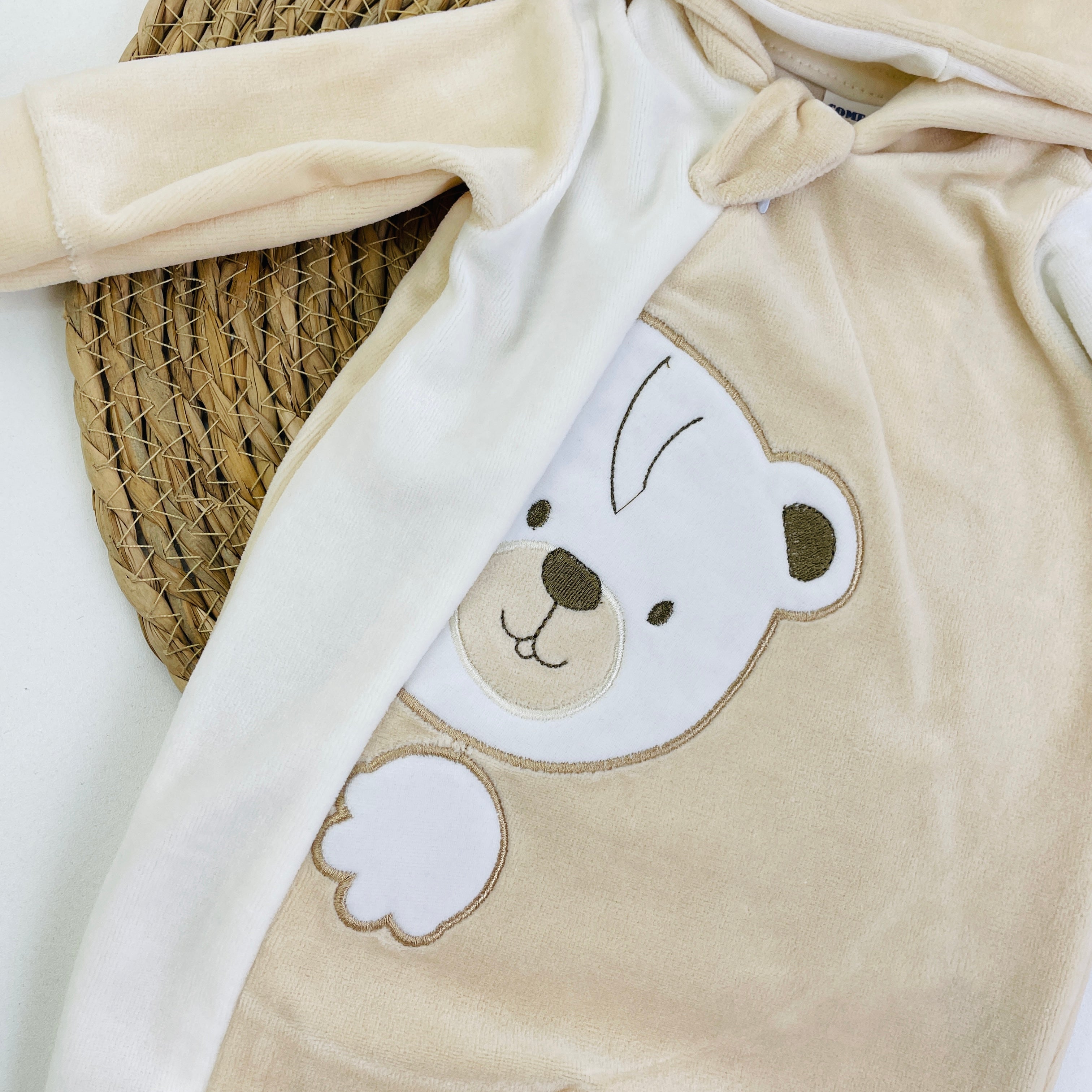 Macacão Longo Curioso Urso Plush