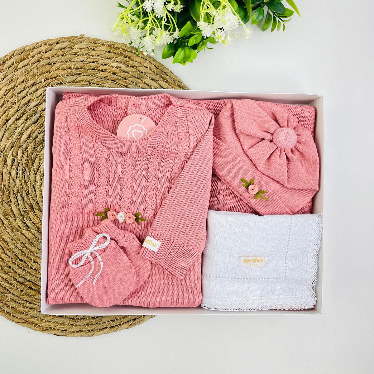 Saida De Maternidade Macacão Sanches Baby Trama E Florzinhas Em Tricot 5 Peças