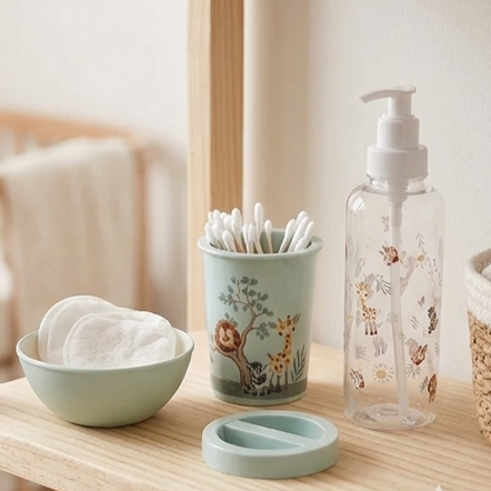 Kit Higiene Bebê Plasútil Safari 5 Peças Livre de BPA com Cesta e Molhadeira