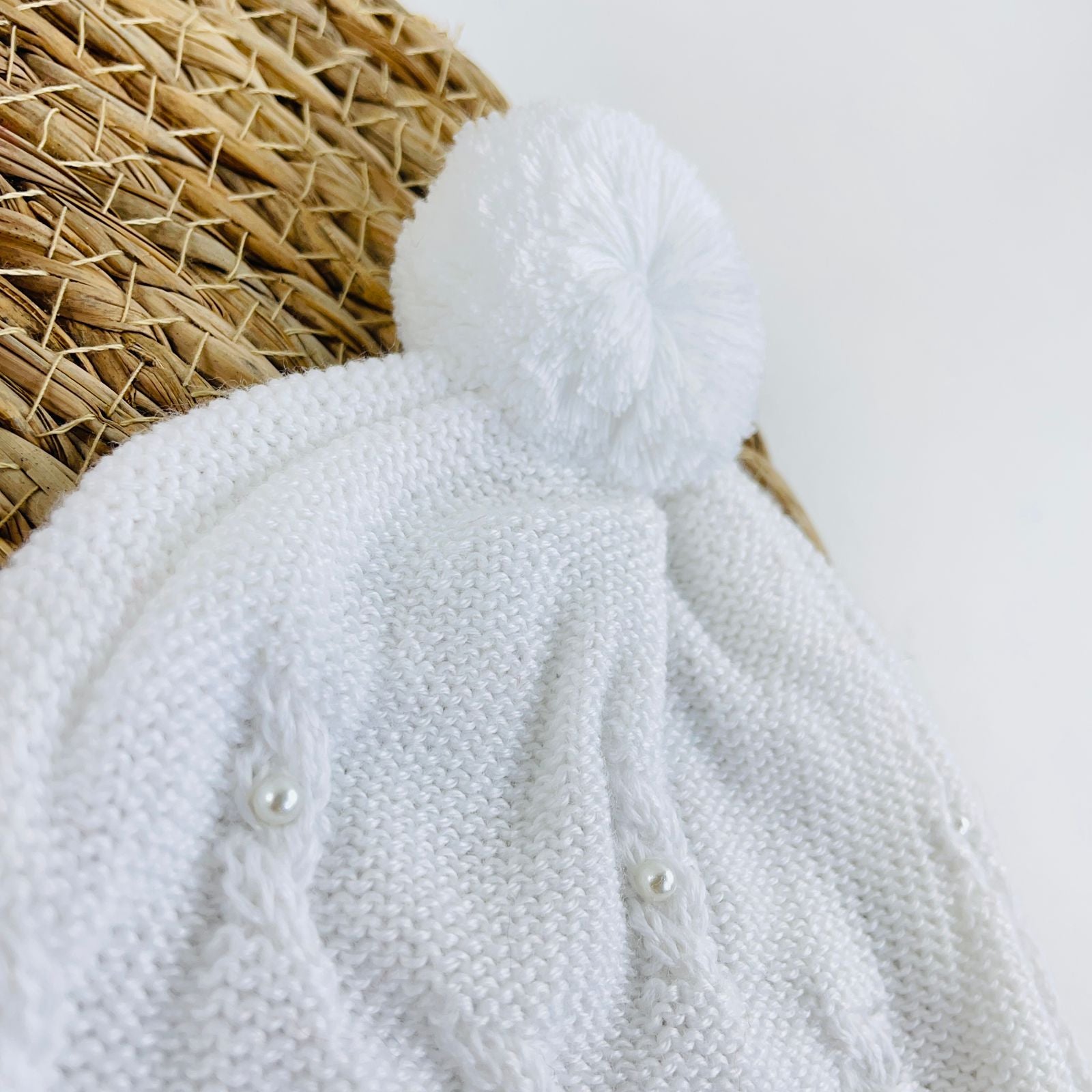 Gorro Infantil Feminino de Tricot com Pérolas Tamine Vitória