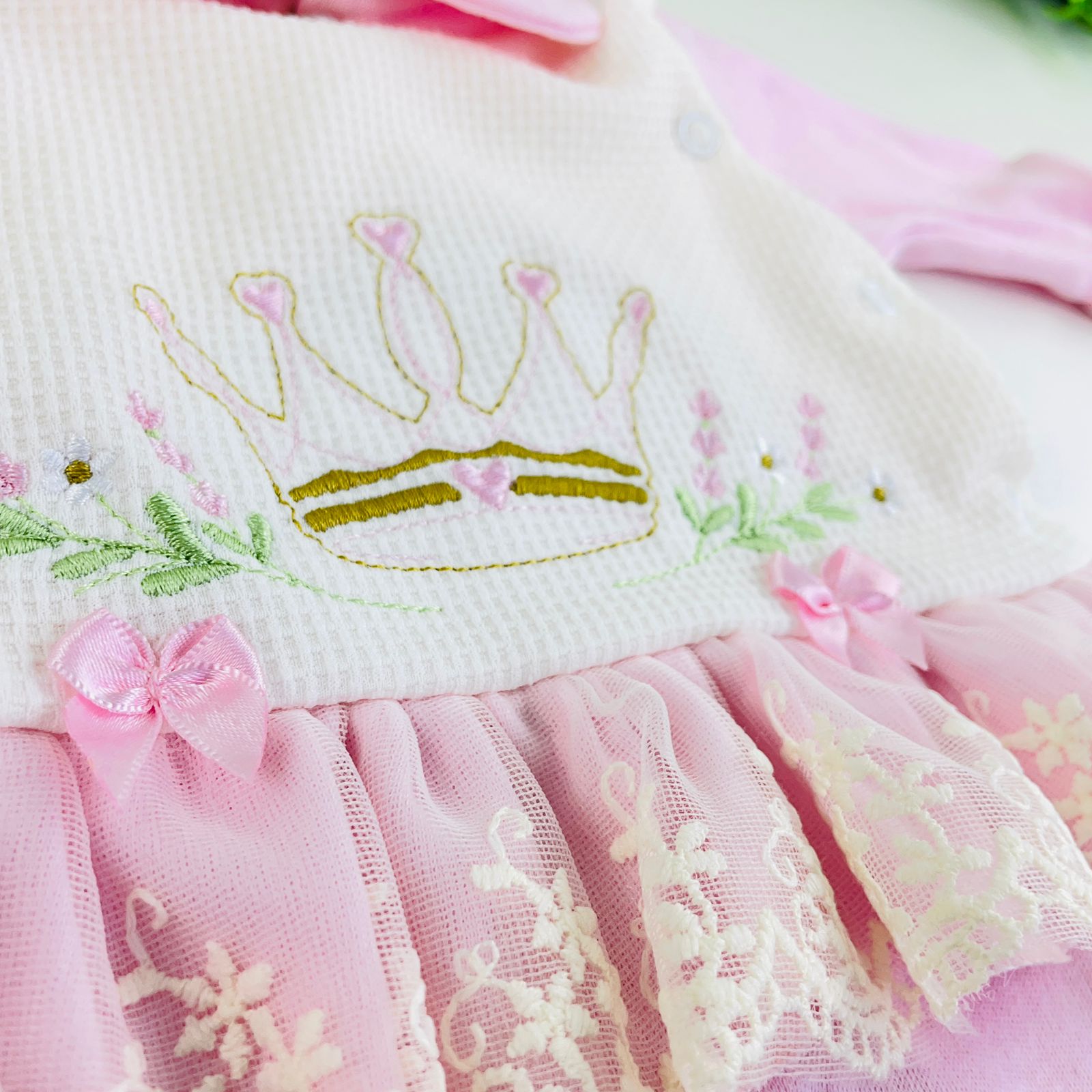 Macacão Bebê Feminino Djiele Princesa Suedine com Faixa de Cabelo