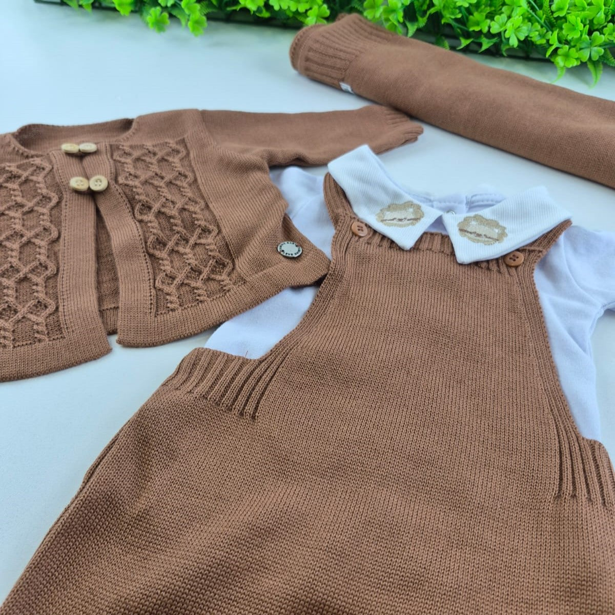 Saída de Maternidade Tamine Baby Daniel 4 Pçs - Charme e Elegância Clássica em Tricot