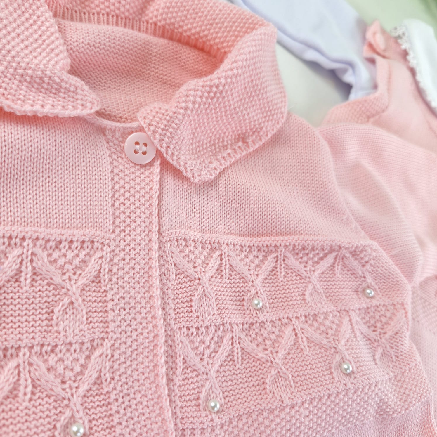 Saída de Maternidade Tamine Baby Camile 4 Pçs - Romantismo Clássico e Realeza em Tricot de Luxo