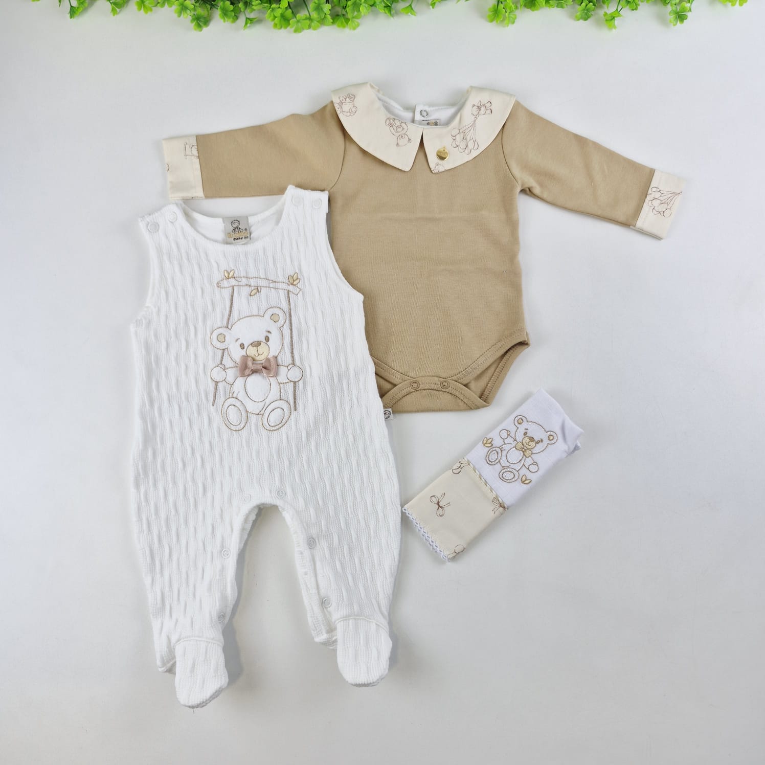 Saída de Maternidade Pipoquinhas Baby Tricot Everest Urso no Balanço 4 Peças - Conforto e Encanto Lúdico para o Príncipe