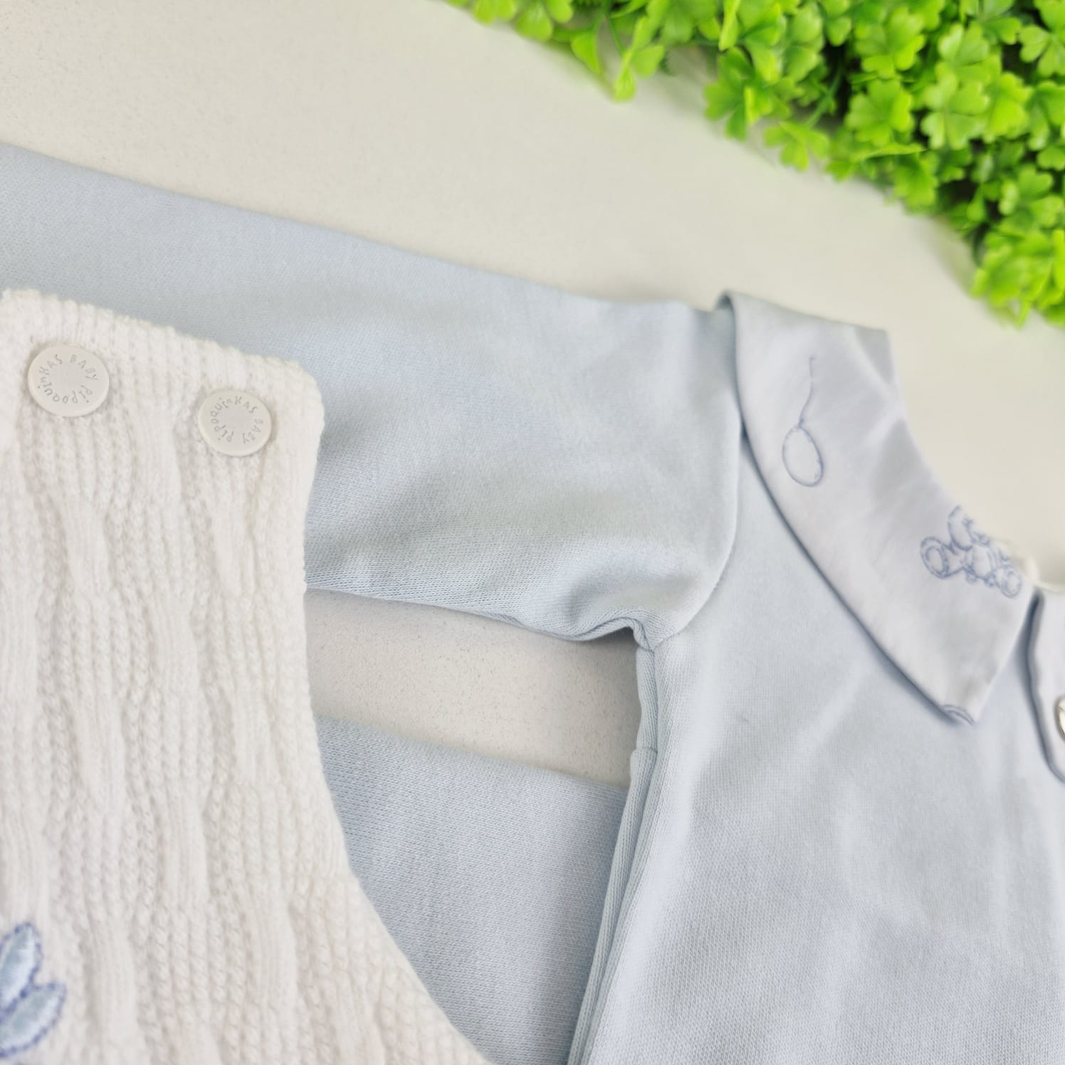 Saída de Maternidade Pipoquinhas Baby Tricot Everest Urso no Balanço 4 Peças - Conforto e Encanto Lúdico para o Príncipe