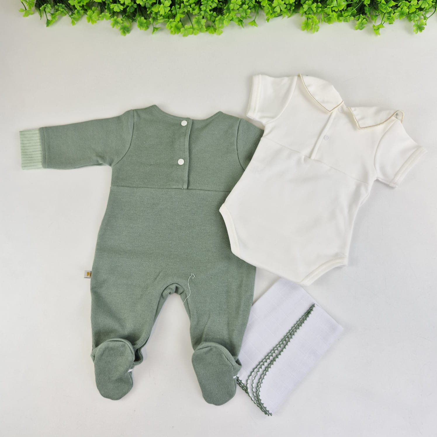 Saída de Maternidade Pipoquinhas Baby Macacão Tricotil Aventureiros 4 Peças - Conforto em Algodão e Ternura Safari
