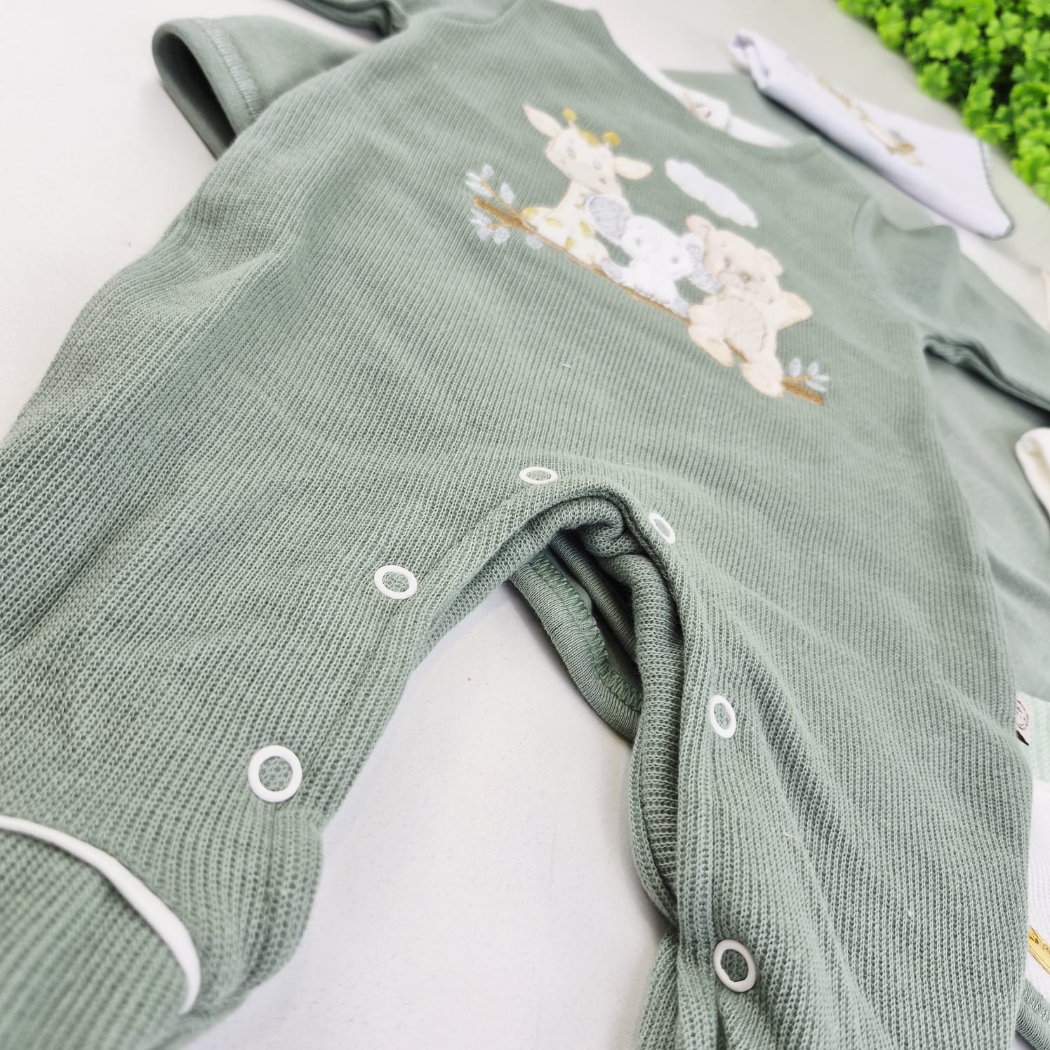 Saída de Maternidade Pipoquinhas Baby Macacão Tricotil Aventureiros 4 Peças - Conforto em Algodão e Ternura Safari