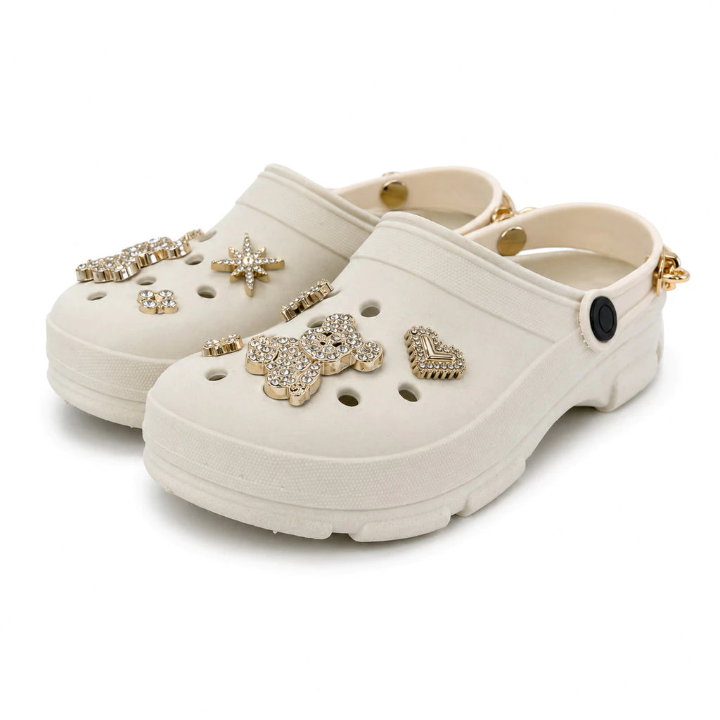 Babuche Feminino Luelua Cross Ursinho com Strass e Pins