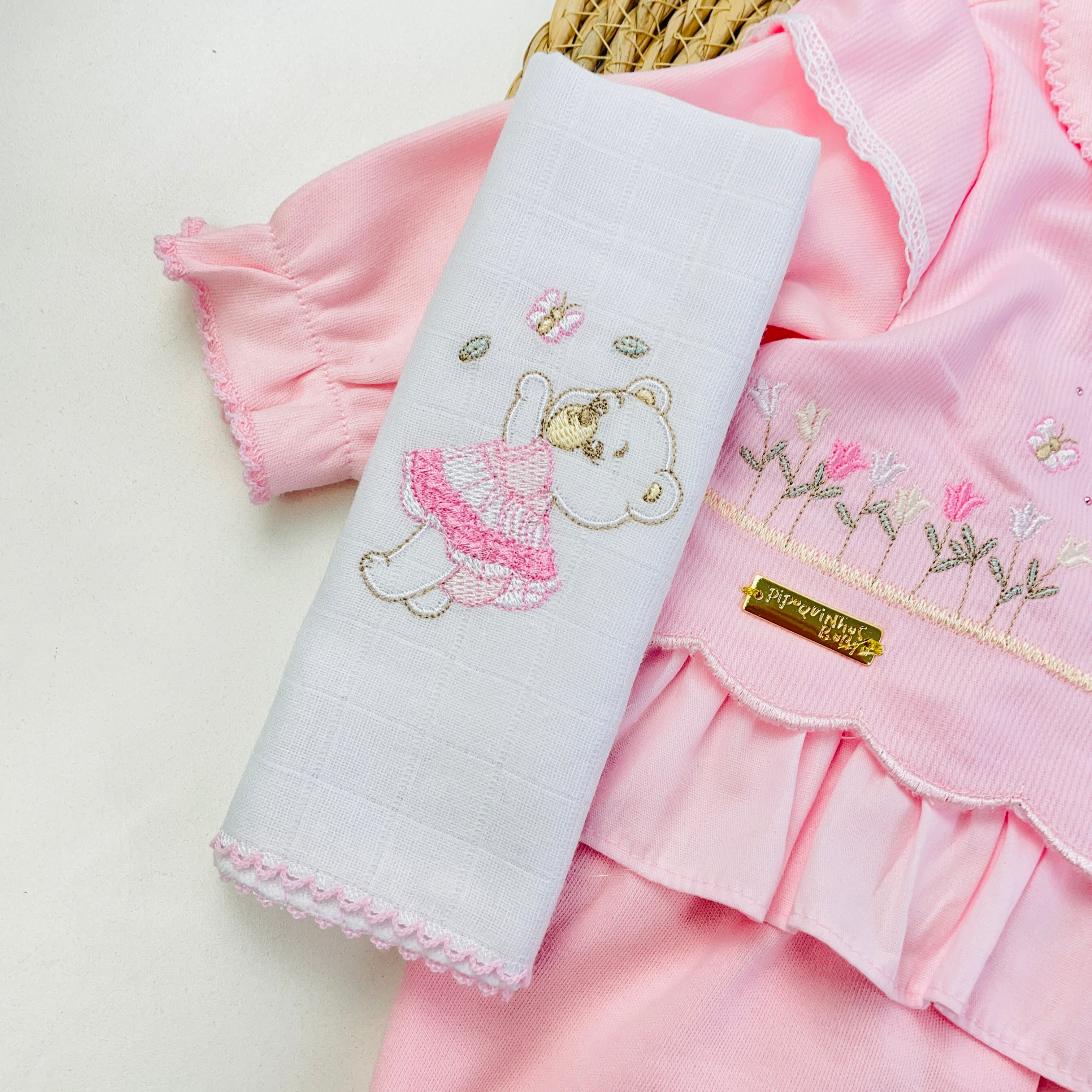 Saída De Maternidade Pipoquinhas Baby Menina Suedine Ursa Tulipas 4 Peças