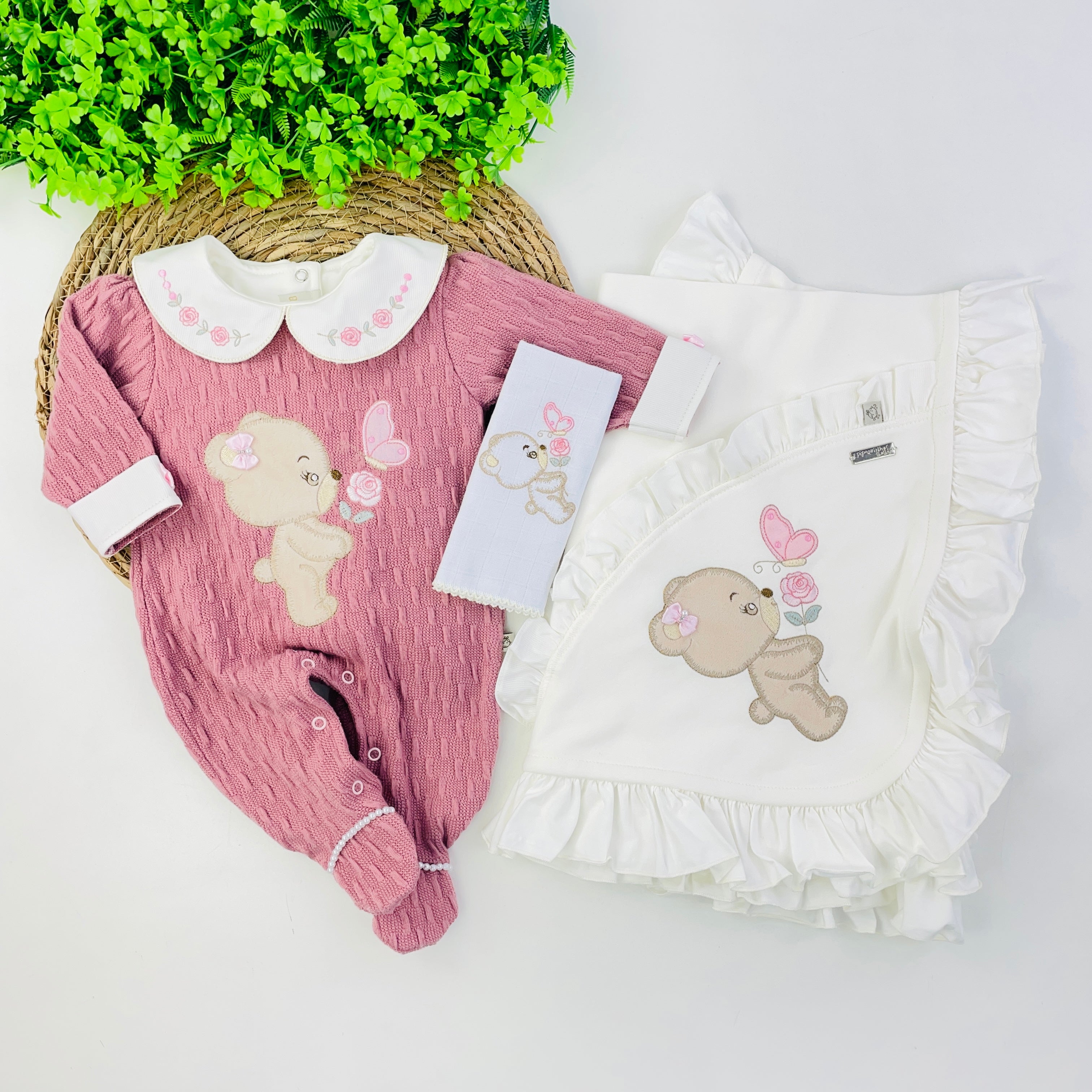 Saída De Maternidade Menina Pipoquinhas Baby Tricot Ursa Perfume De Flor 4 Peças
