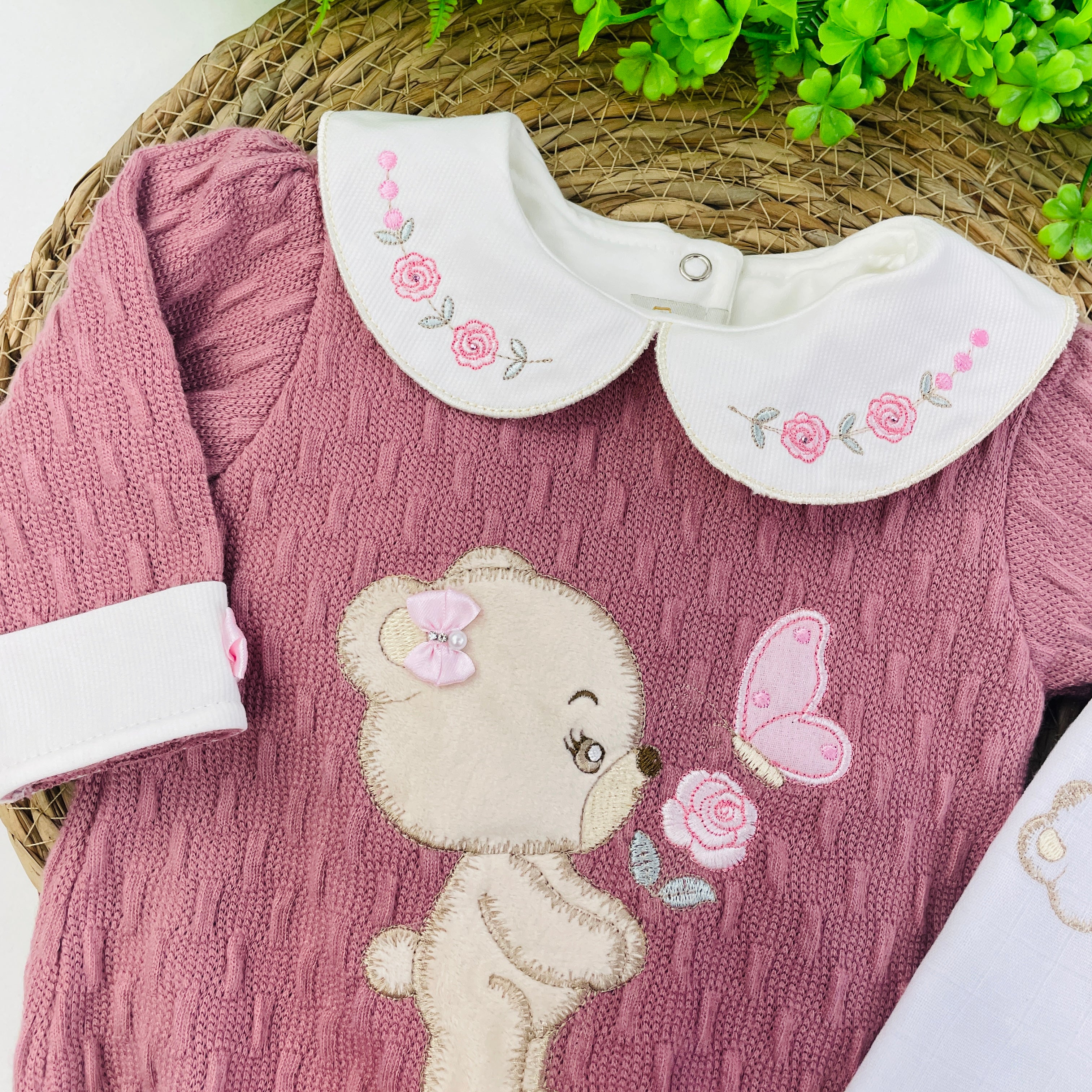 Saída De Maternidade Menina Pipoquinhas Baby Tricot Ursa Perfume De Flor 4 Peças