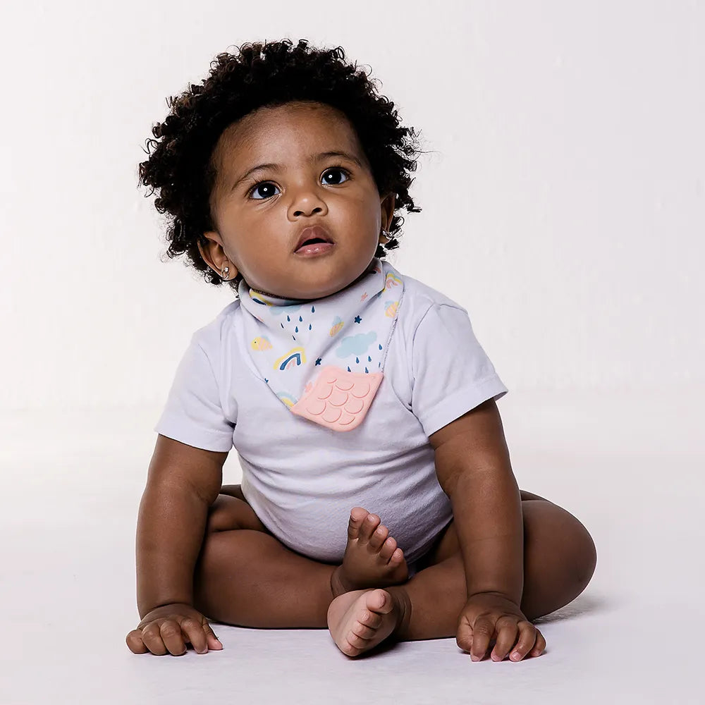 Babador Bandana Infantil Buba Estampado com Mordedor e Velcro +4 Meses