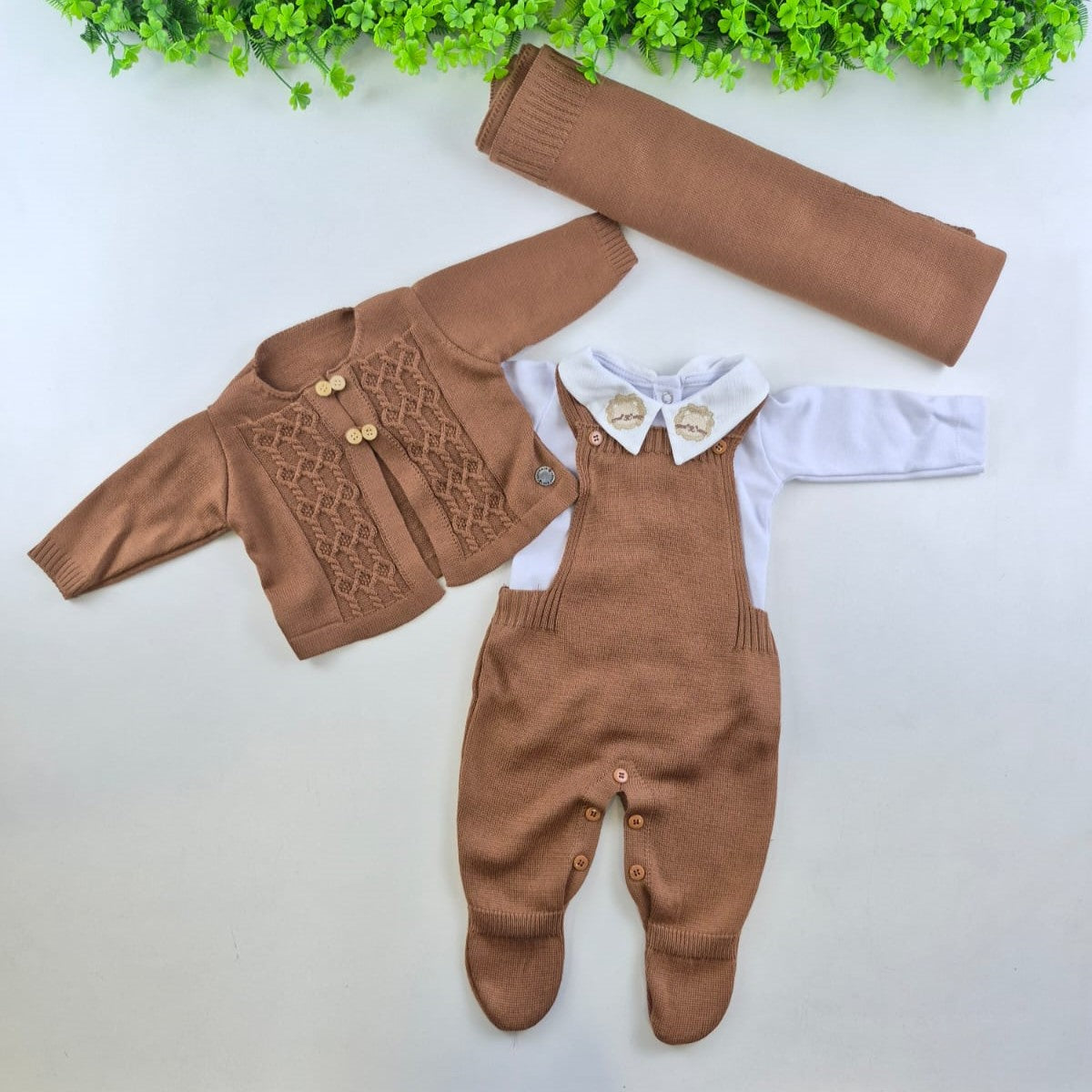 Saída de Maternidade Tamine Baby Daniel 4 Pçs - Charme e Elegância Clássica em Tricot