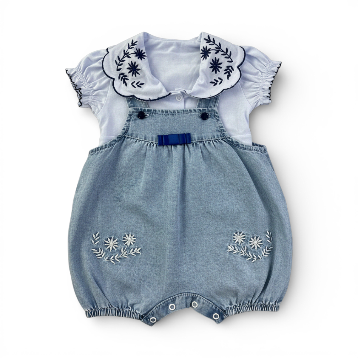 Macacão Jeans Feminino Infantil Brokinha com Blusa de Gola Bordada
