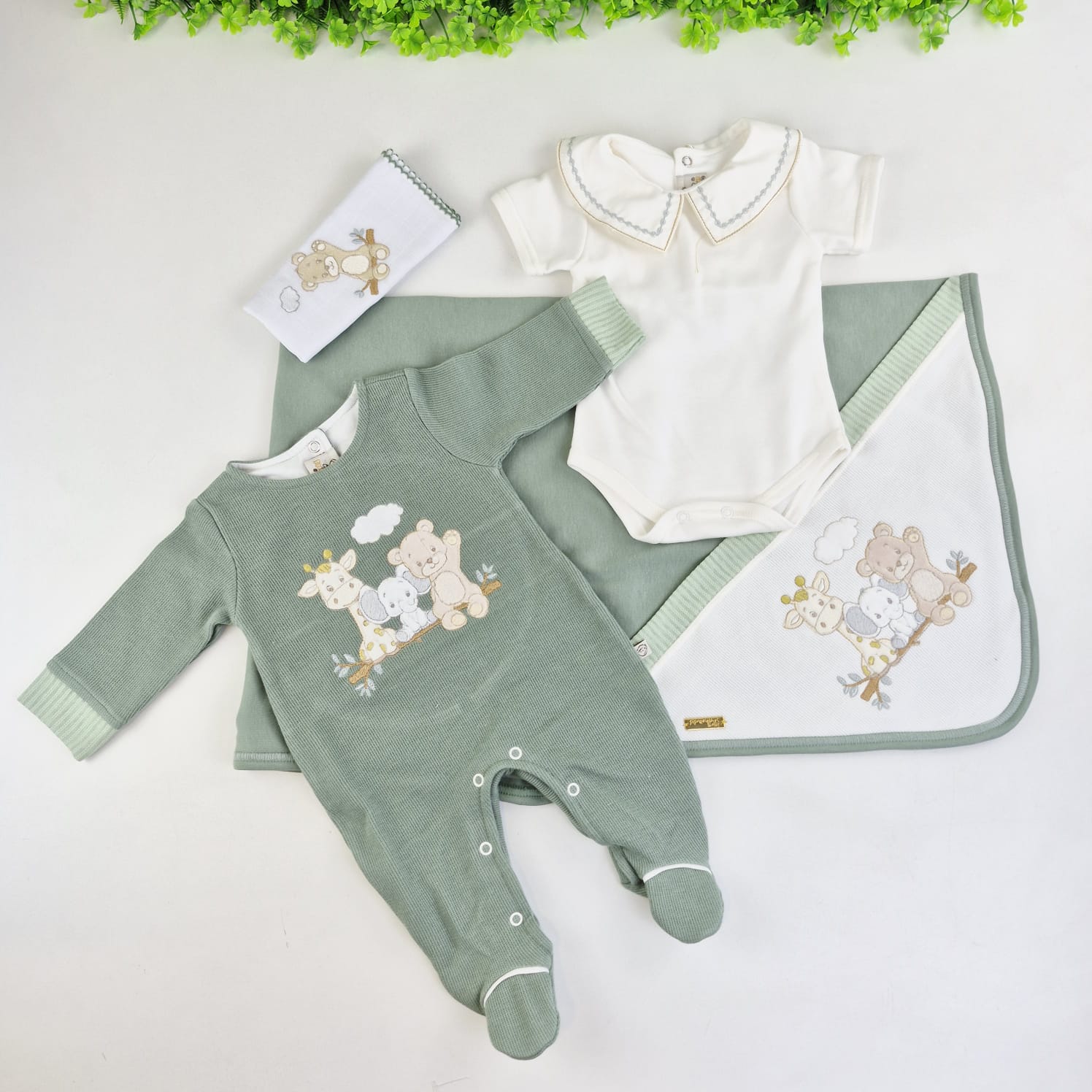 Saída de Maternidade Pipoquinhas Baby Macacão Tricotil Aventureiros 4 Peças - Conforto em Algodão e Ternura Safari