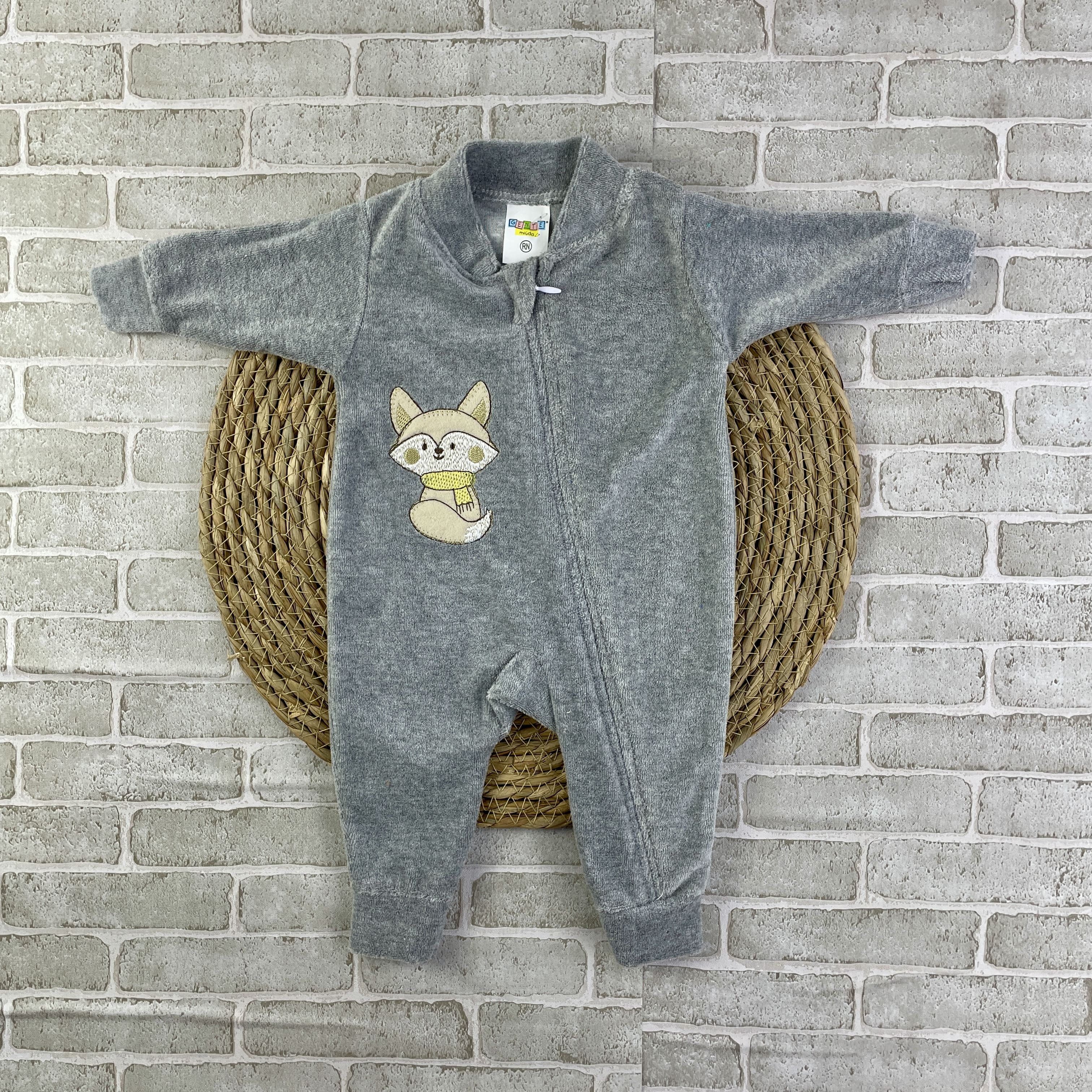 Macacão Bebê Plush Gente Miúda Bordado com Zíper Confortável Infantil