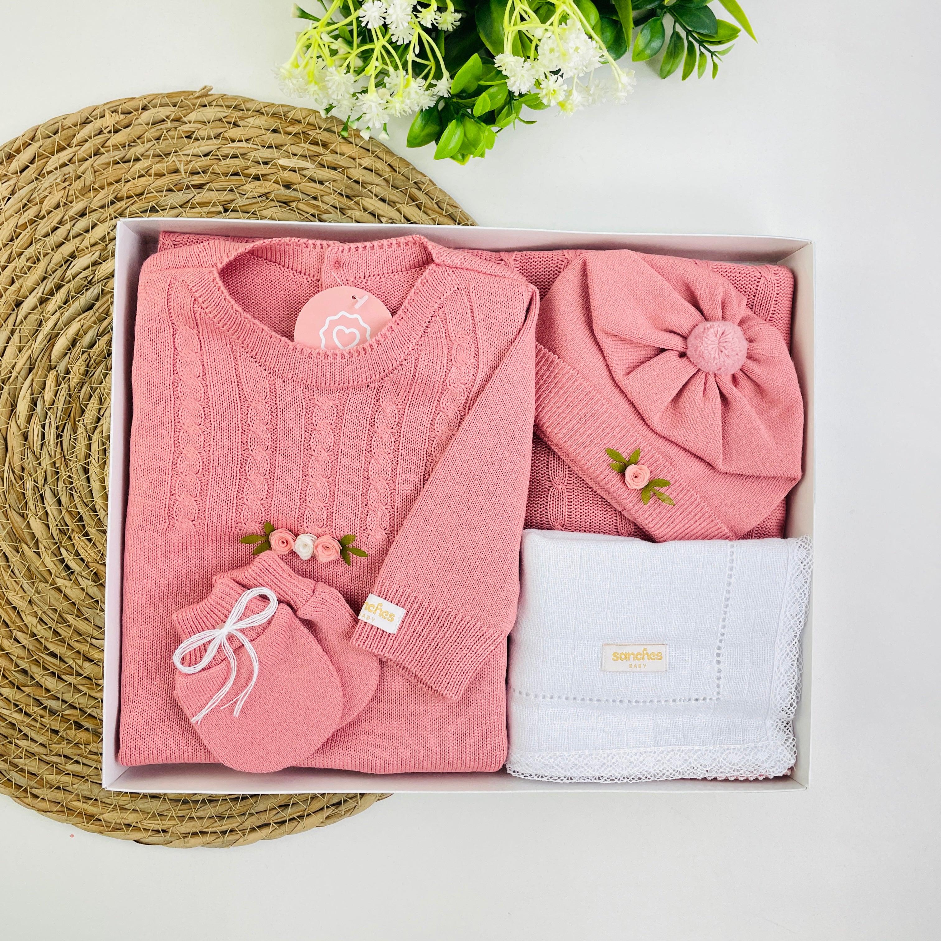 Saida De Maternidade Macacão Sanches Baby Trama E Florzinhas Em Tricot 5 Peças