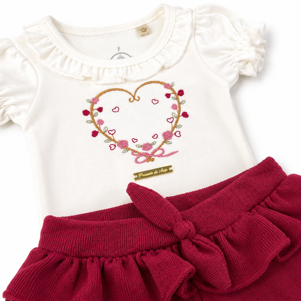 Conjunto Feminino Presente de Anjo Blusa Bordada e Short Tricô