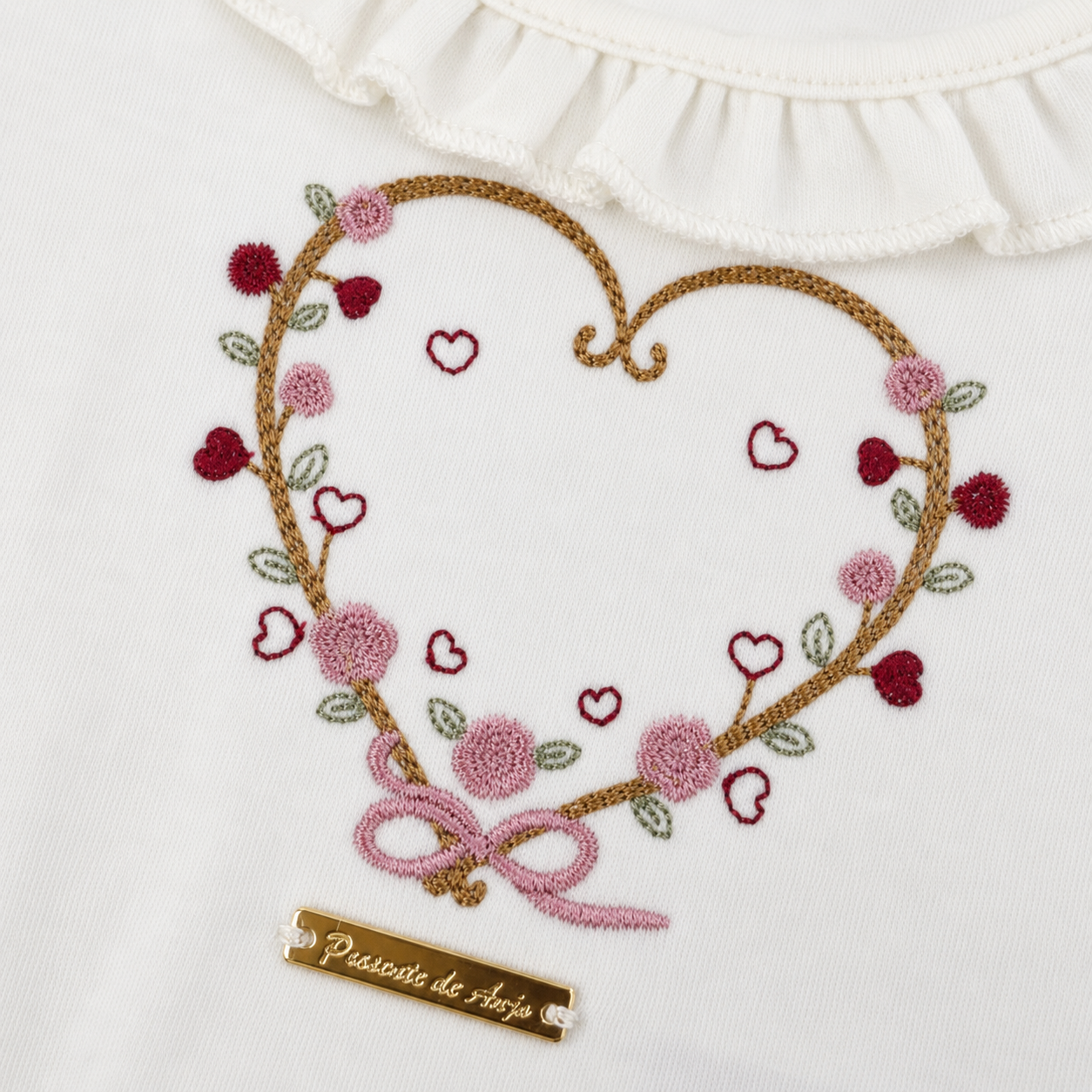 Conjunto Feminino Presente de Anjo Blusa Bordada e Short Tricô