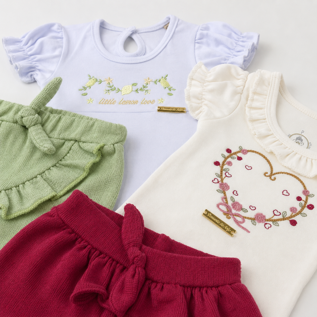 Conjunto Feminino Presente de Anjo Blusa Bordada e Short Tricô