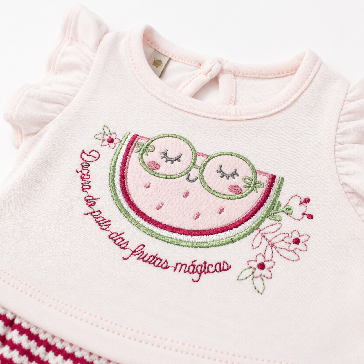 Macacão Feminino Curto Presente de Anjo Bordado