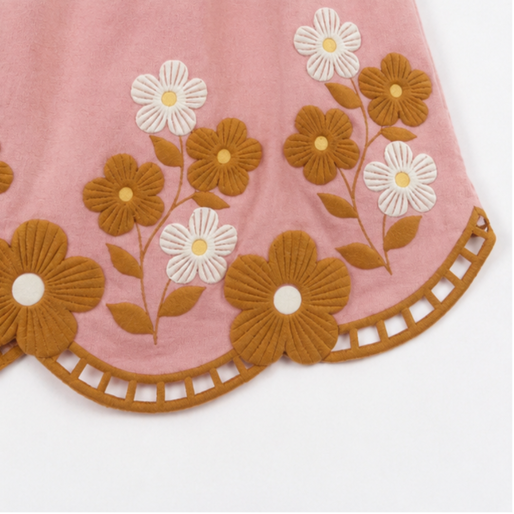 Vestido Infantil Feminino Kyly Romântico com Aplicação de Flor e Barrado Ondulado