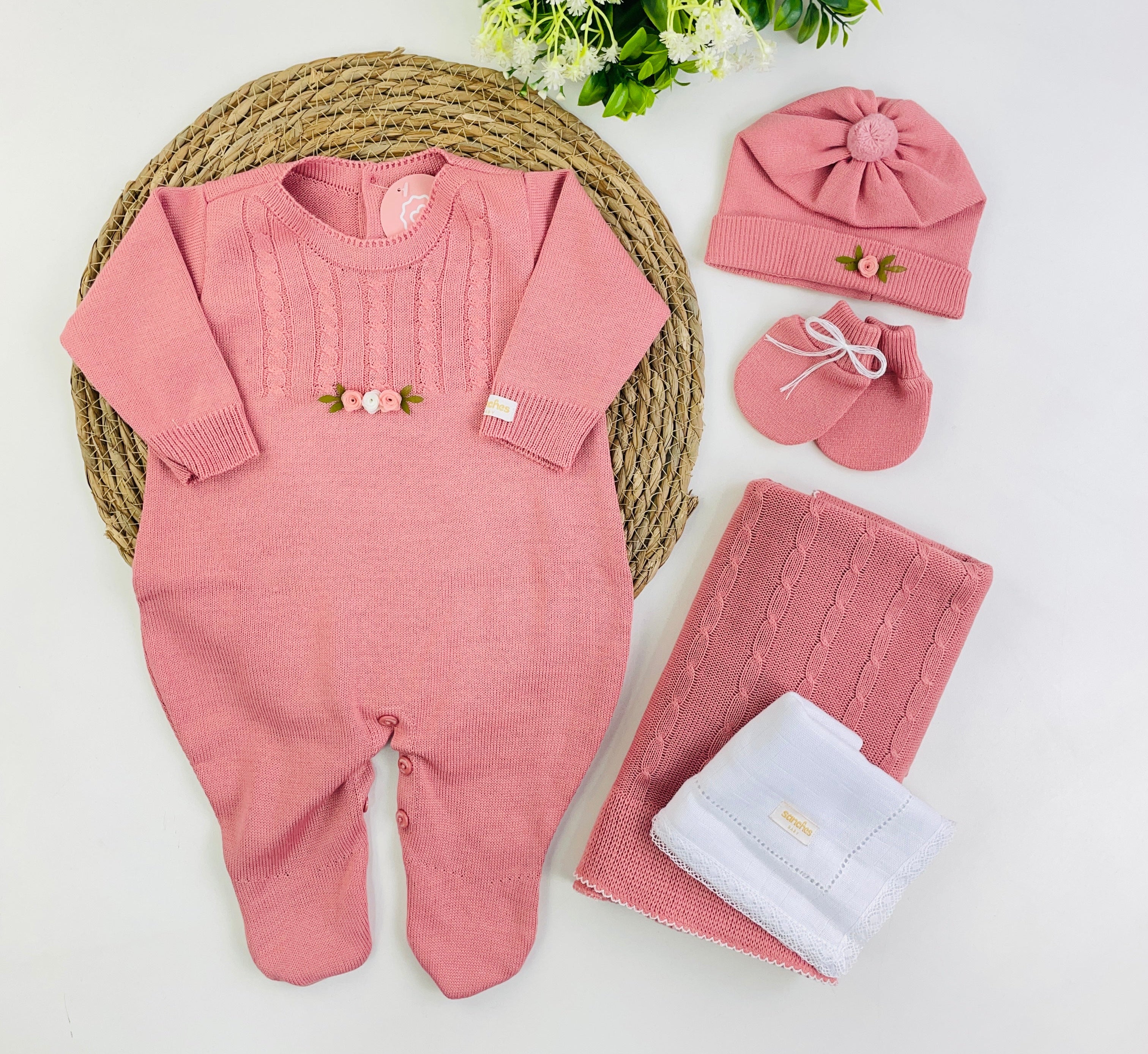 Saida De Maternidade Macacão Sanches Baby Trama E Florzinhas Em Tricot 5 Peças