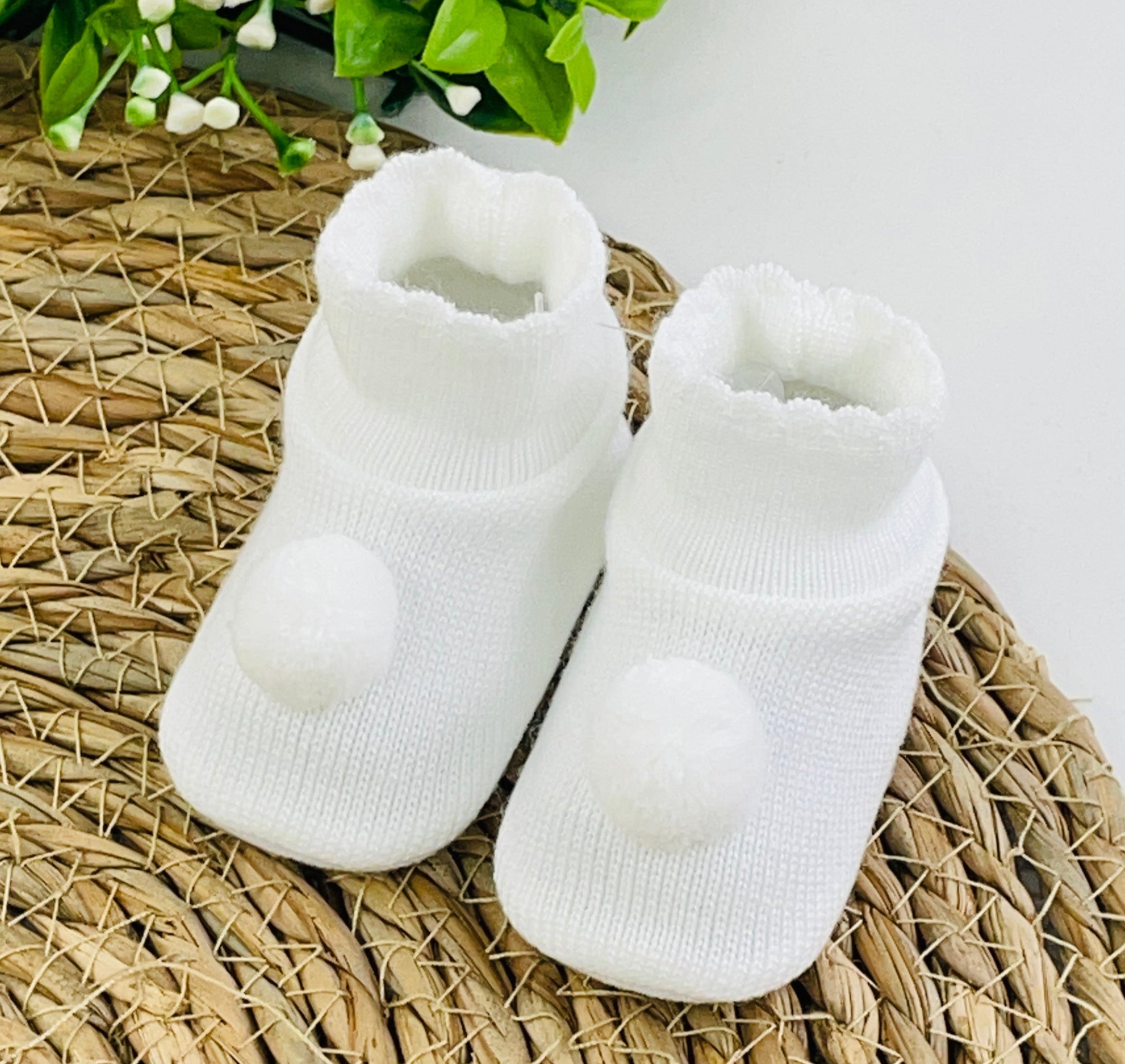 Sapatinho Pompom Sanches Baby De Tricot Liso Rn