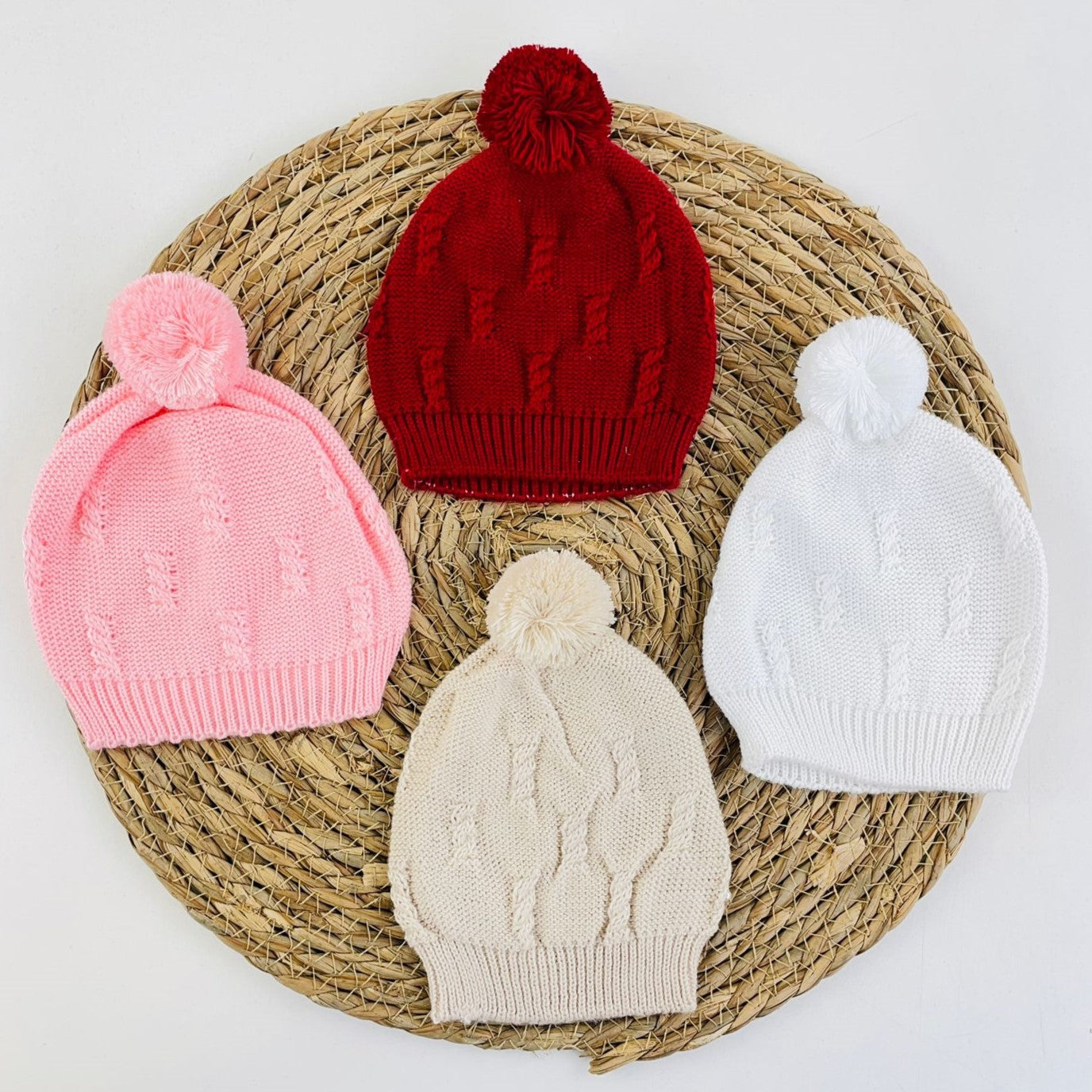 Gorro Infantil Feminino de Tricot com Pérolas Tamine Vitória