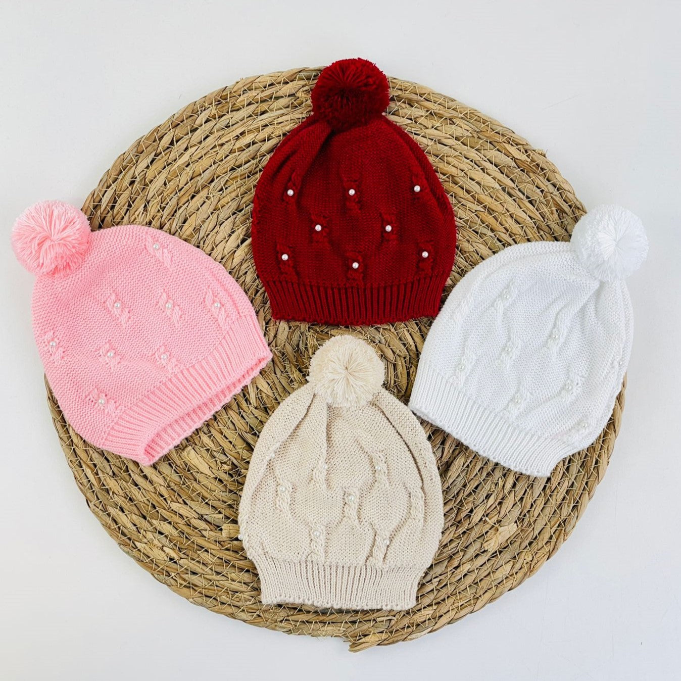 Gorro Infantil Feminino de Tricot com Pérolas Tamine Vitória