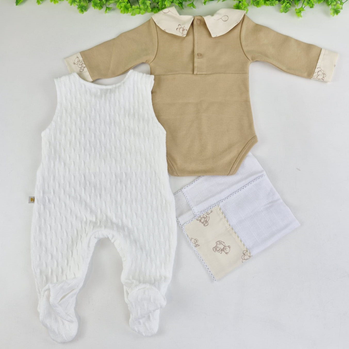 Saída de Maternidade Pipoquinhas Baby Tricot Everest Urso no Balanço 4 Peças - Conforto e Encanto Lúdico para o Príncipe