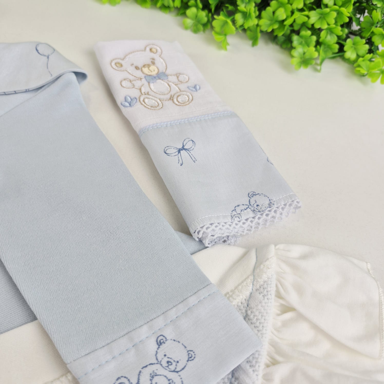 Saída de Maternidade Pipoquinhas Baby Tricot Everest Urso no Balanço 4 Peças - Conforto e Encanto Lúdico para o Príncipe