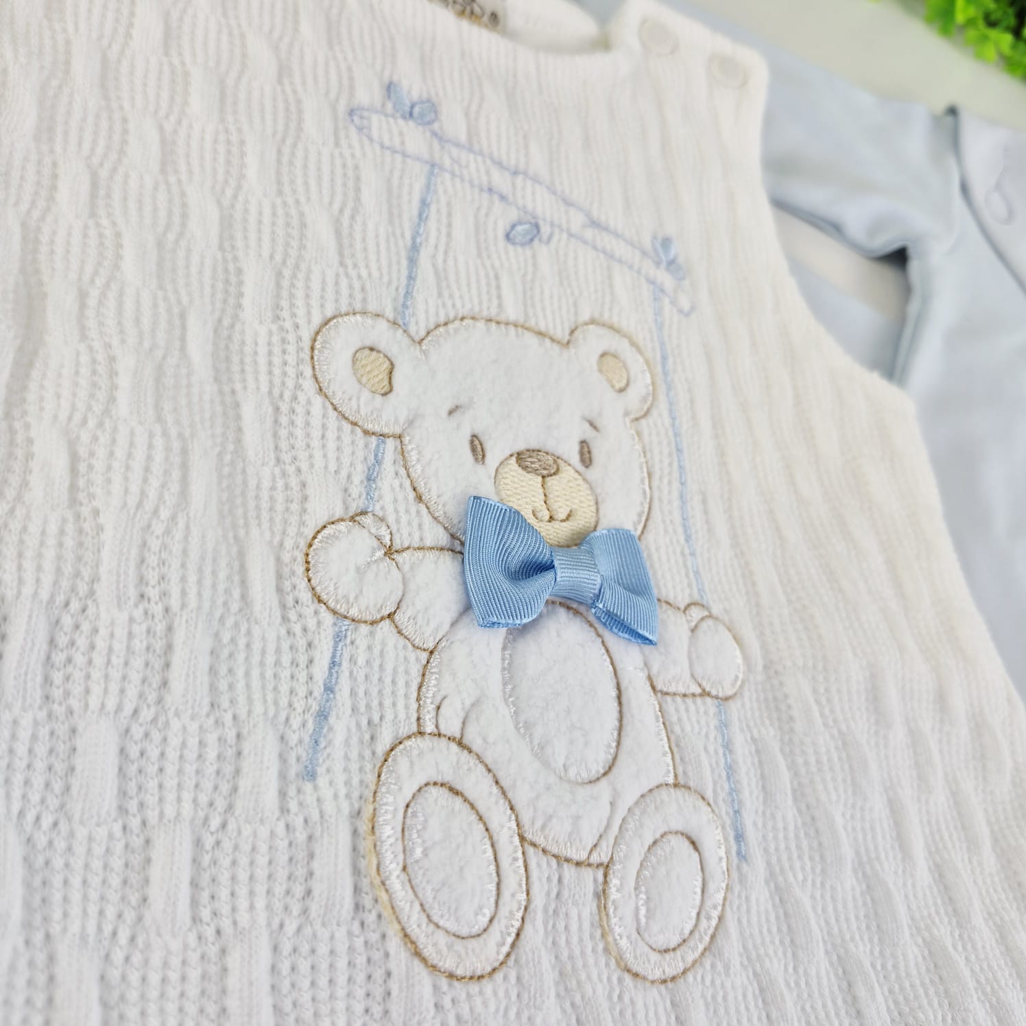 Saída de Maternidade Pipoquinhas Baby Tricot Everest Urso no Balanço 4 Peças - Conforto e Encanto Lúdico para o Príncipe