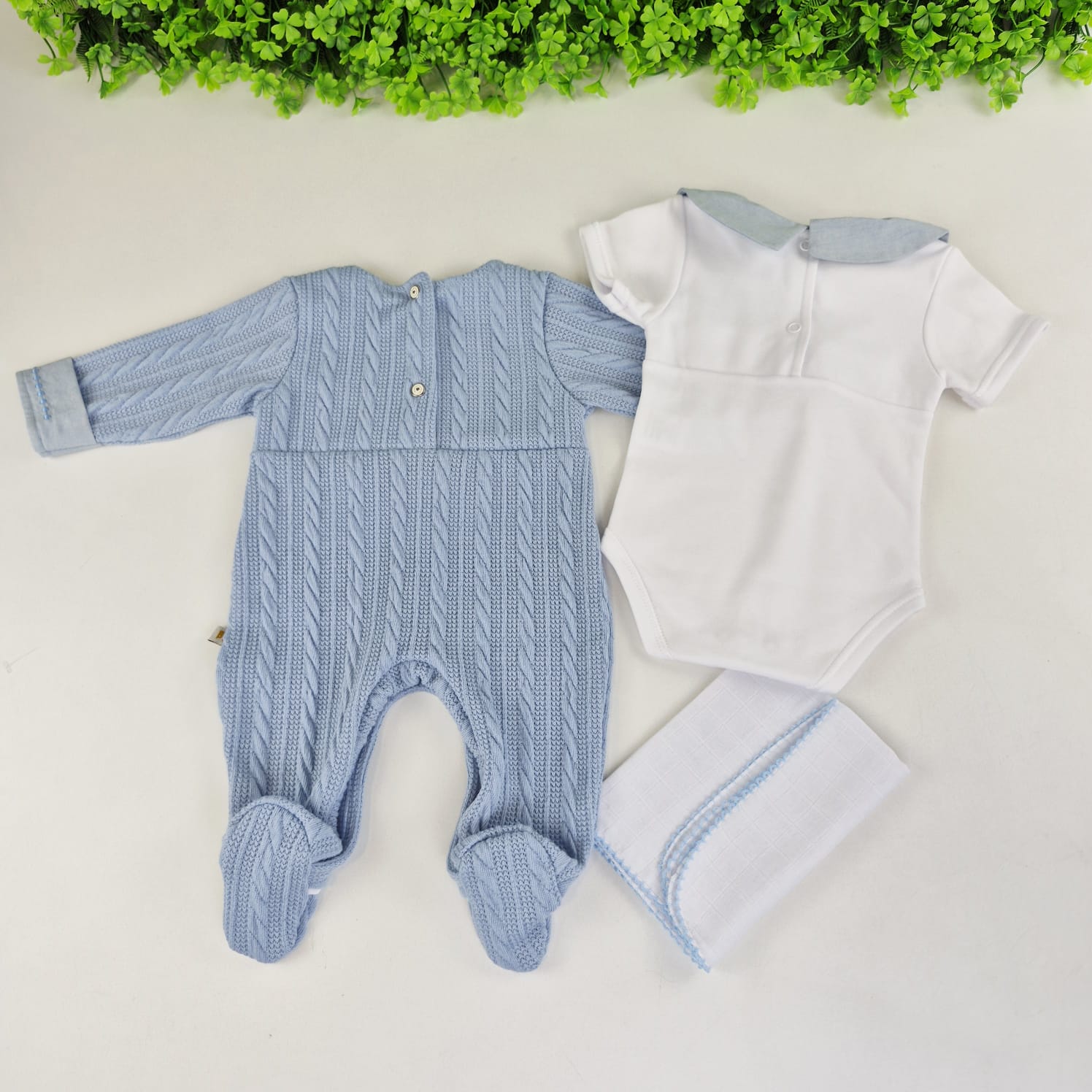 Saída de Maternidade Pipoquinhas Baby Tricot Everest Escudo 4 Peças - Nobreza e Aconchego Clássico de Leãozinho