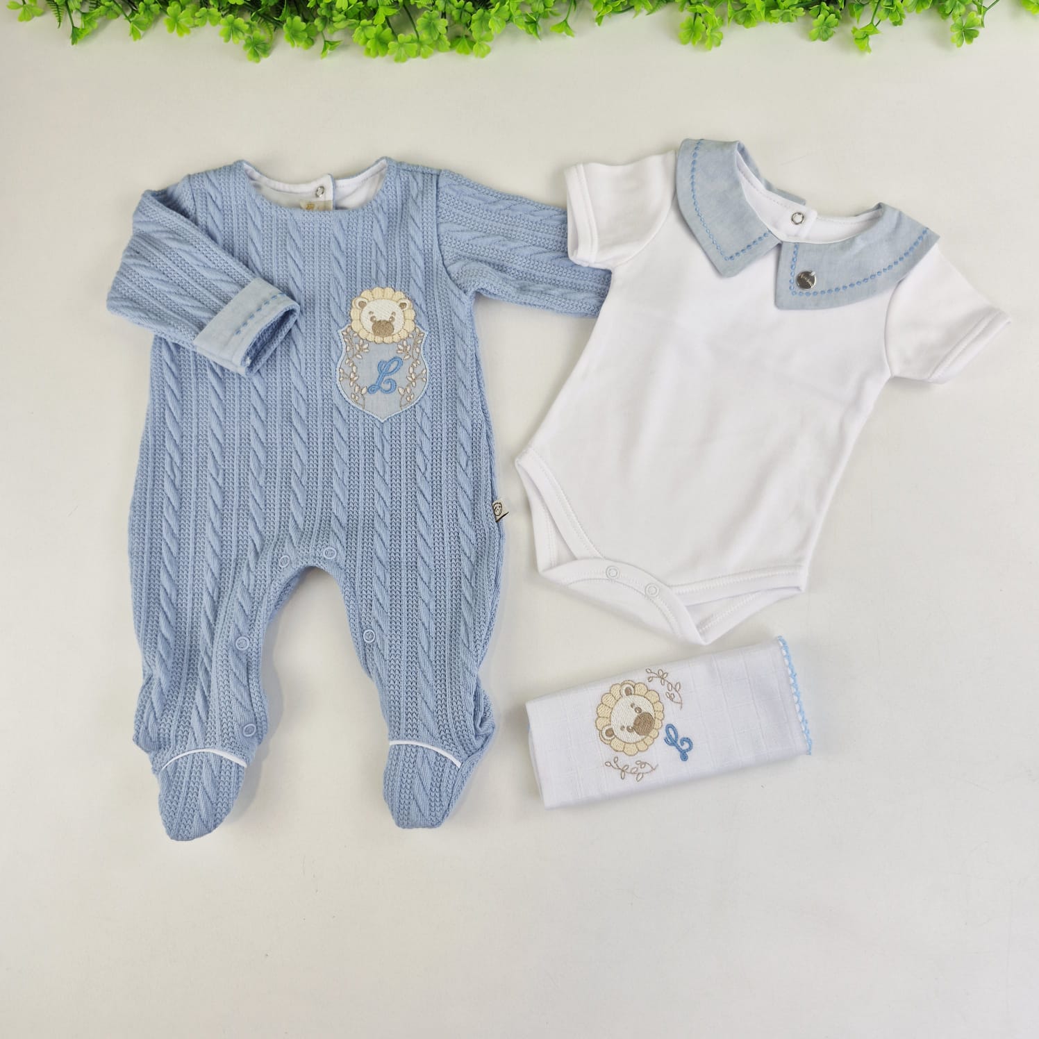 Saída de Maternidade Pipoquinhas Baby Tricot Everest Escudo 4 Peças - Nobreza e Aconchego Clássico de Leãozinho