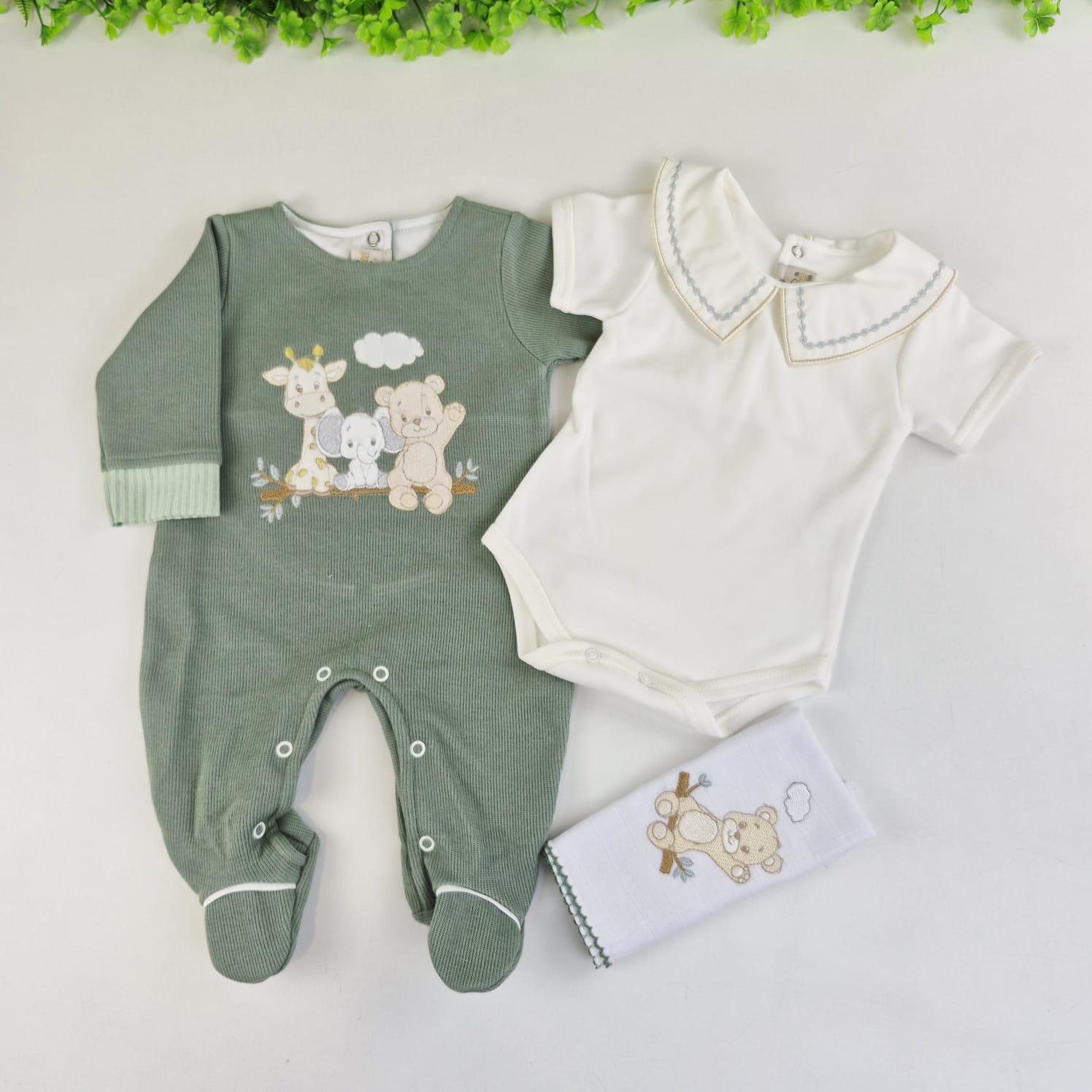 Saída de Maternidade Pipoquinhas Baby Macacão Tricotil Aventureiros 4 Peças - Conforto em Algodão e Ternura Safari