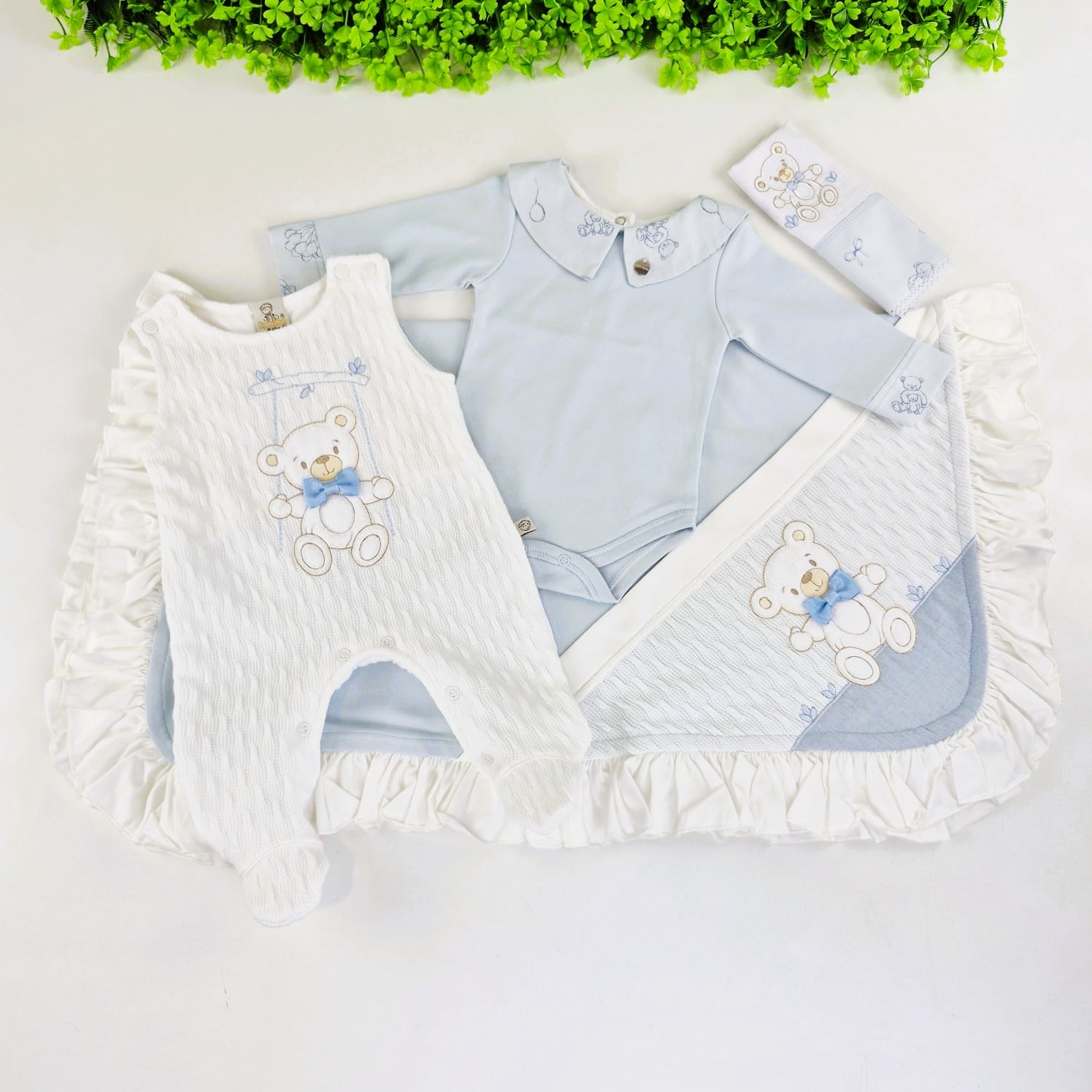 Saída de Maternidade Pipoquinhas Baby Tricot Everest Urso no Balanço 4 Peças - Conforto e Encanto Lúdico para o Príncipe