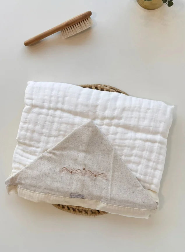Toalhão Soft Loupiot Nature Bordado com Capuz – 85×100 cm